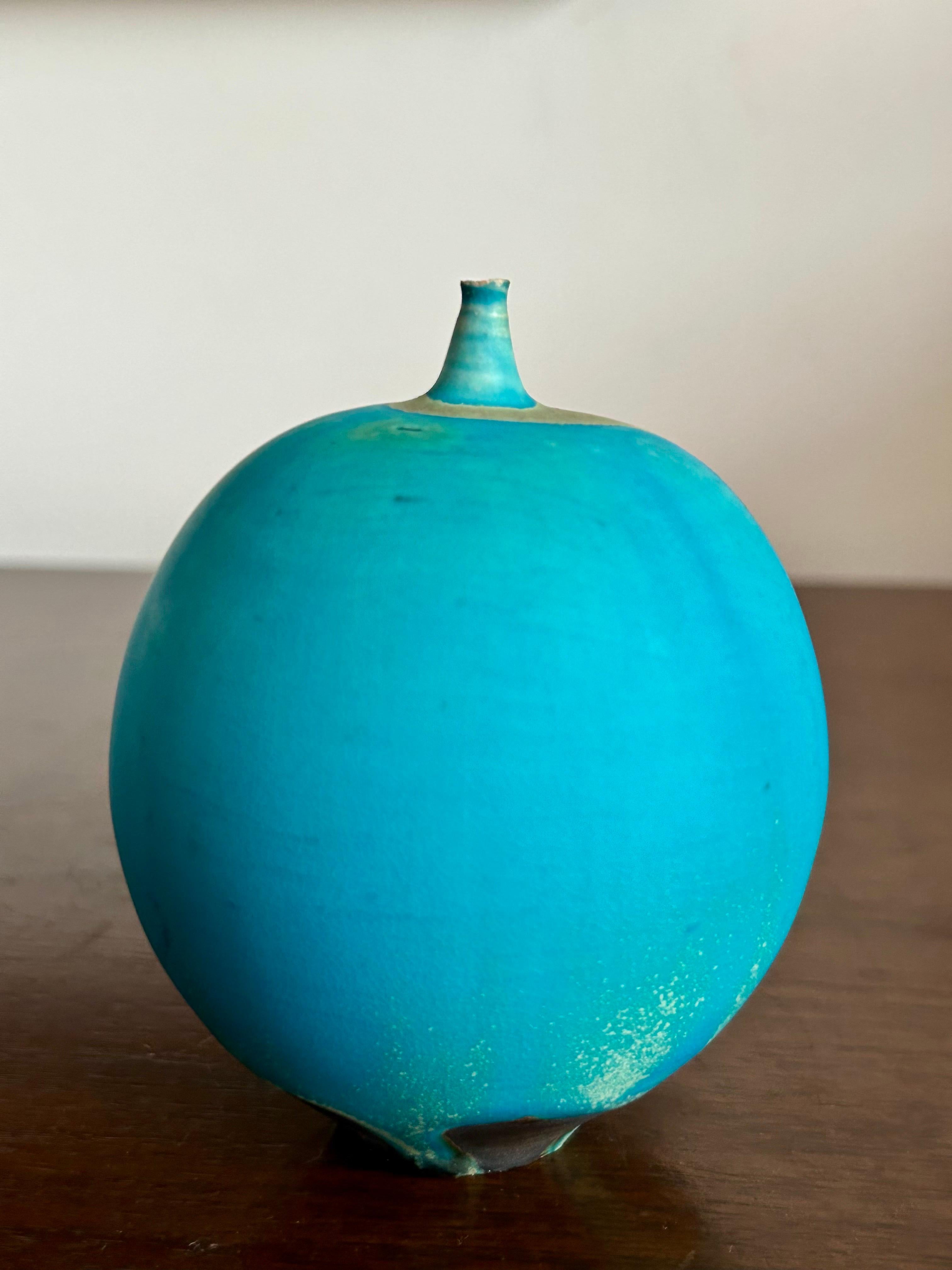 Vaso di erbacce blu Robins Egg Vase Rose Cabat in vendita 3
