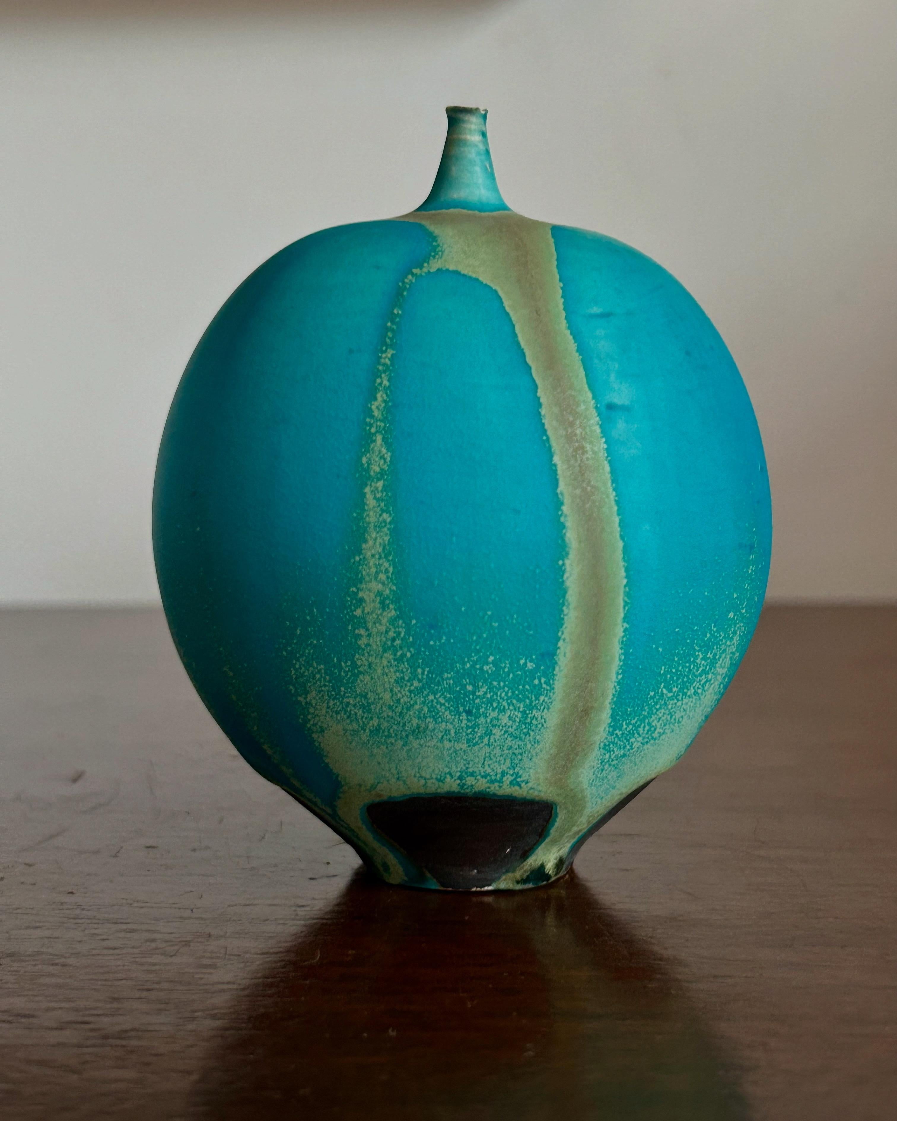 Vaso di erbacce blu Robins Egg Vase Rose Cabat in vendita 7