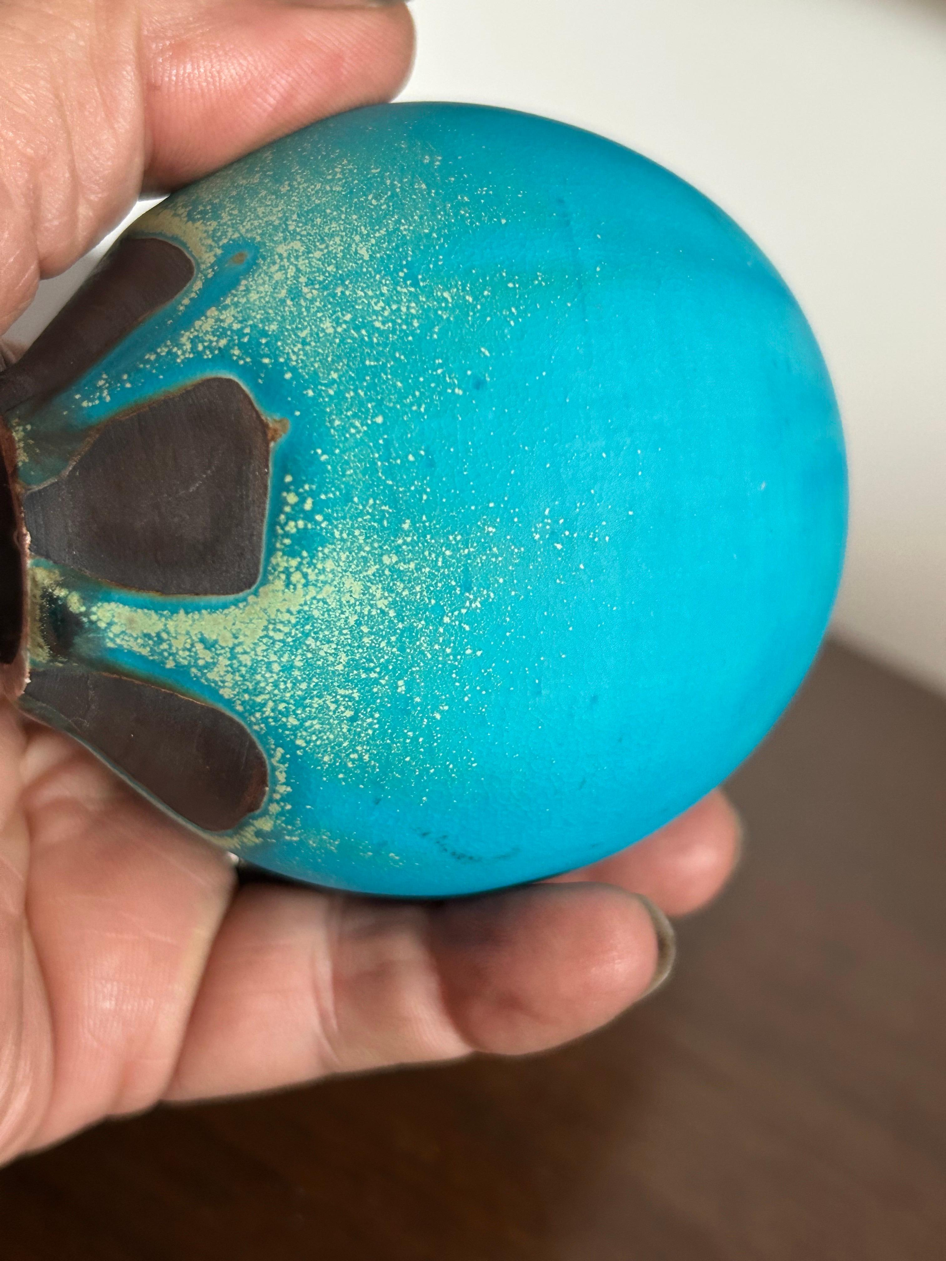 Vaso di erbacce blu Robins Egg Vase Rose Cabat in vendita 8