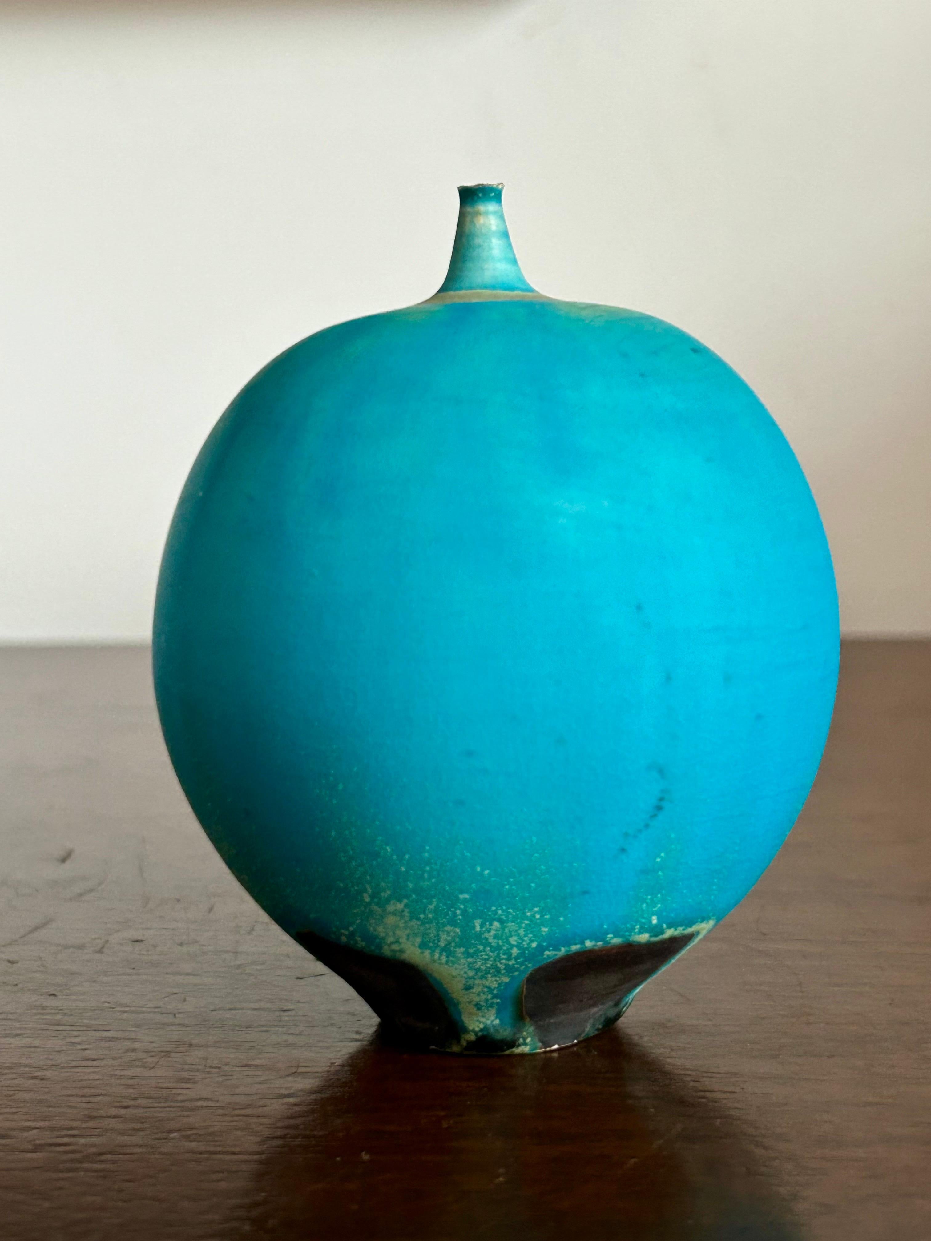 XX secolo Vaso di erbacce blu Robins Egg Vase Rose Cabat in vendita