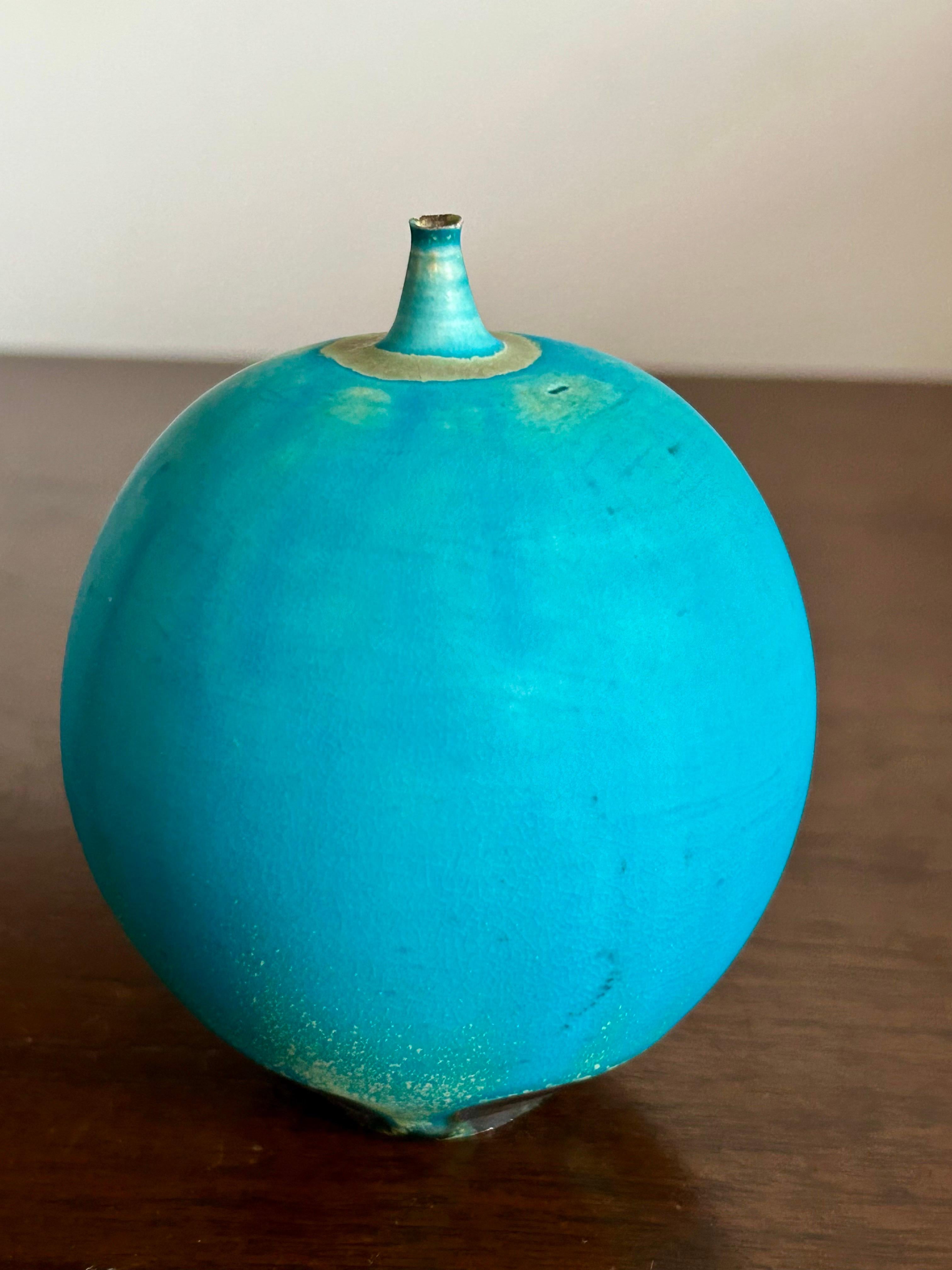 Porcellana Vaso di erbacce blu Robins Egg Vase Rose Cabat in vendita