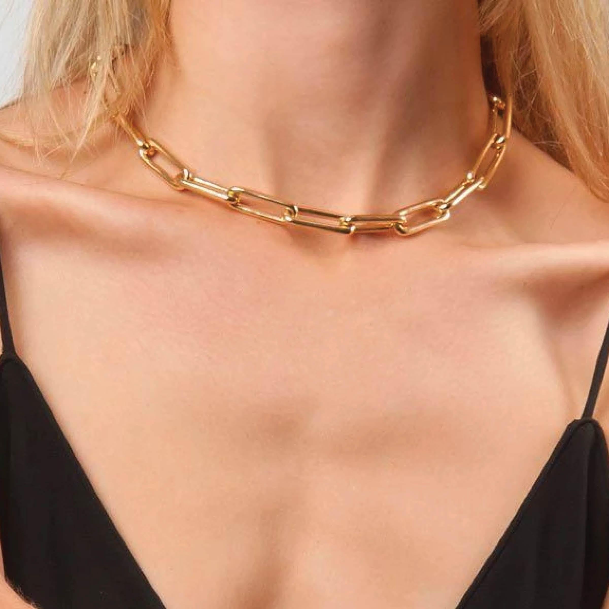 Designed with twenty elongated gold links that can be worn simply or enhanced with one of our gem-encrusted Identity Bars. Pick your favorite color! 18k yellow gold double clasp chain link necklace. 17.5” long.




 

 