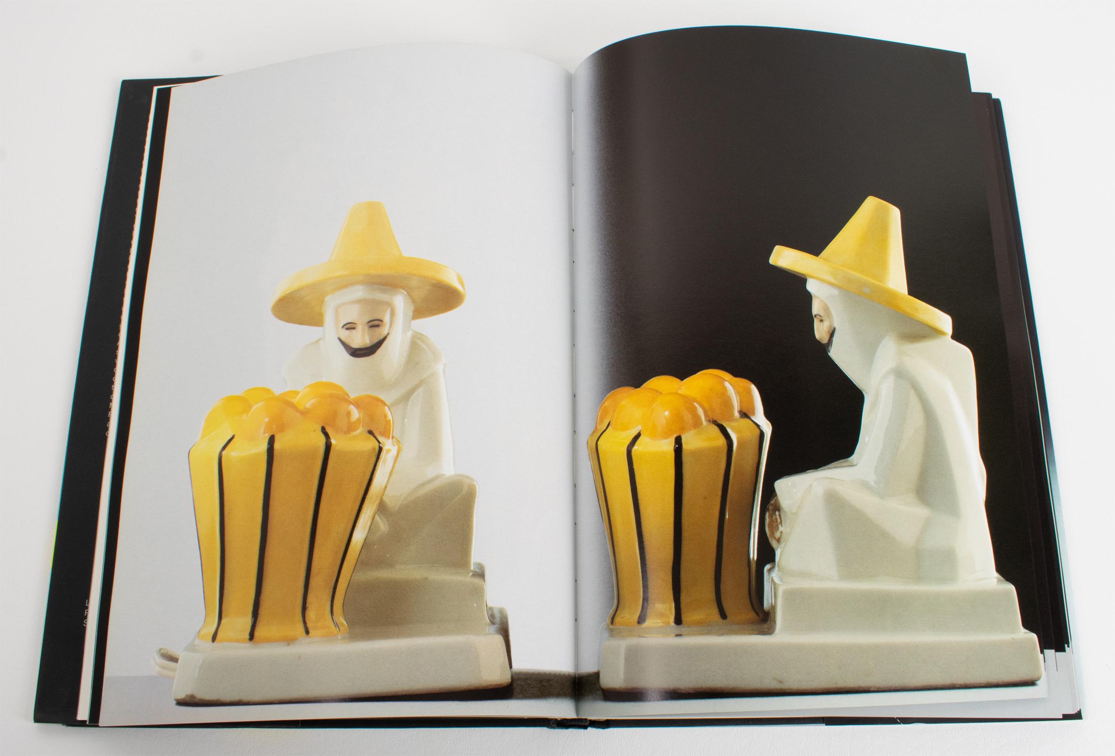 Livre italien-français-anglais Robj Ceramics 1921-1931 de Vanna Brega, 1995 Bon état à Atlanta, GA