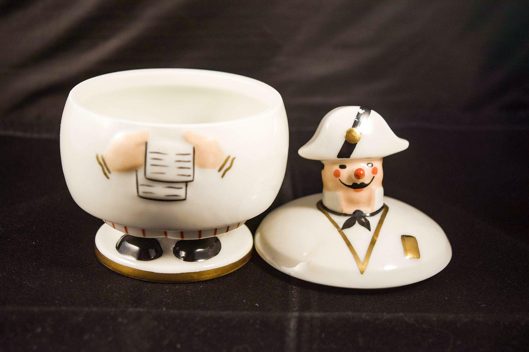 ROBJ Paris Village counsel porcelaine Jarre et couvercle Excellent état - En vente à London, GB
