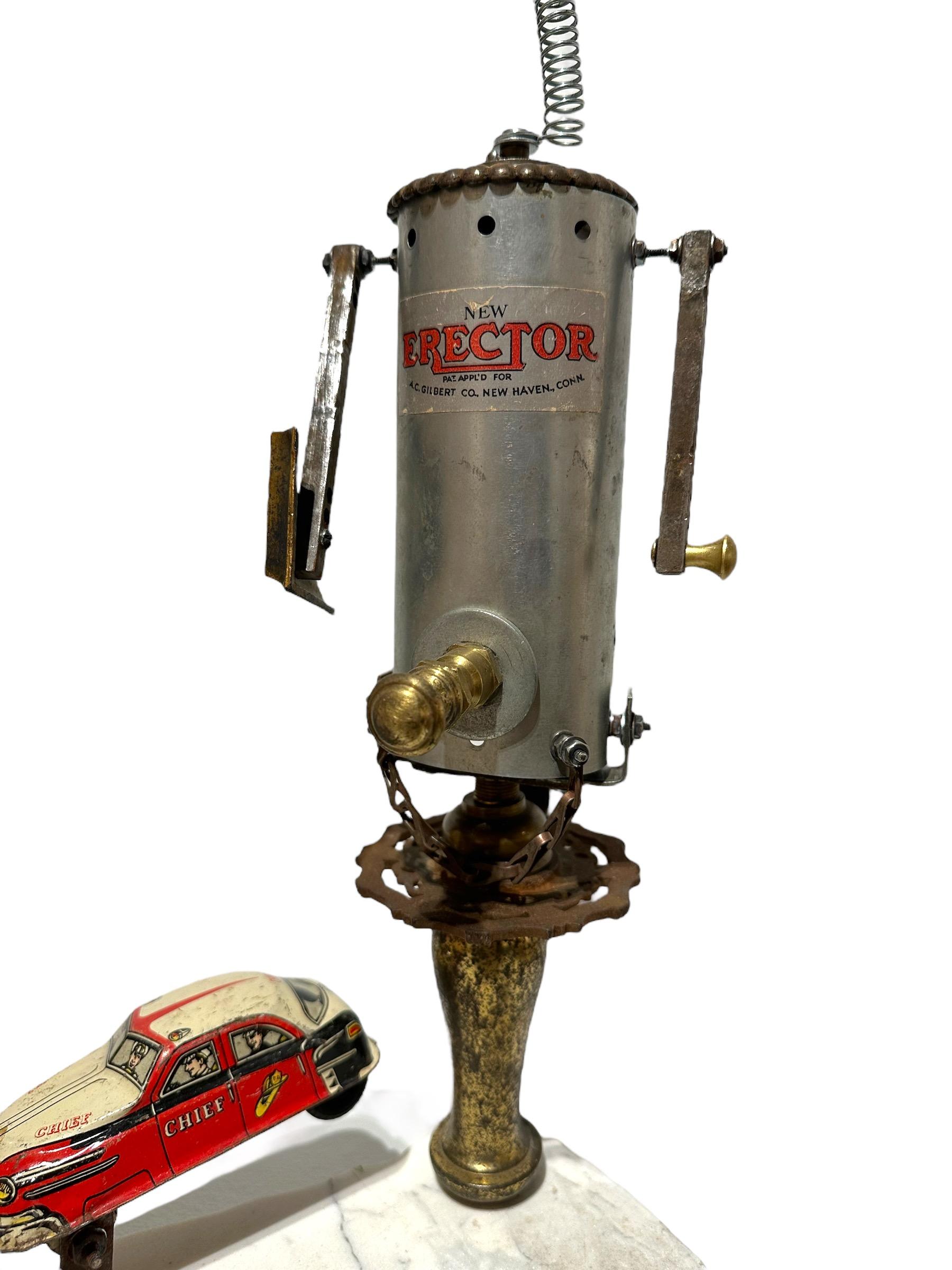 Americano Robot 2, scultura di oggetti trovati con parti di giocattoli iconici per bambini in vendita