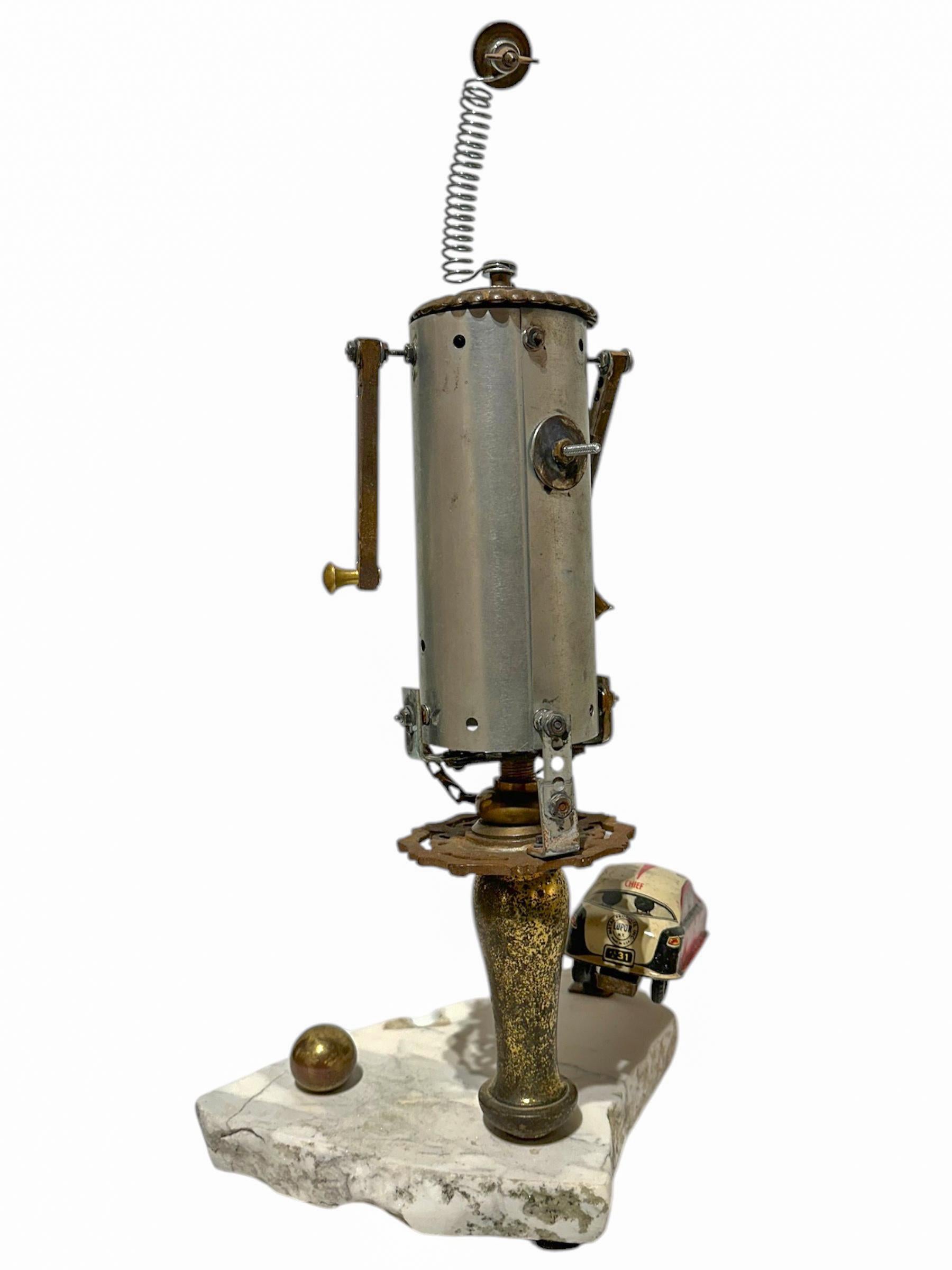 Robot 2, scultura di oggetti trovati con parti di giocattoli iconici per bambini In condizioni Nuovo in vendita a Chicago, IL