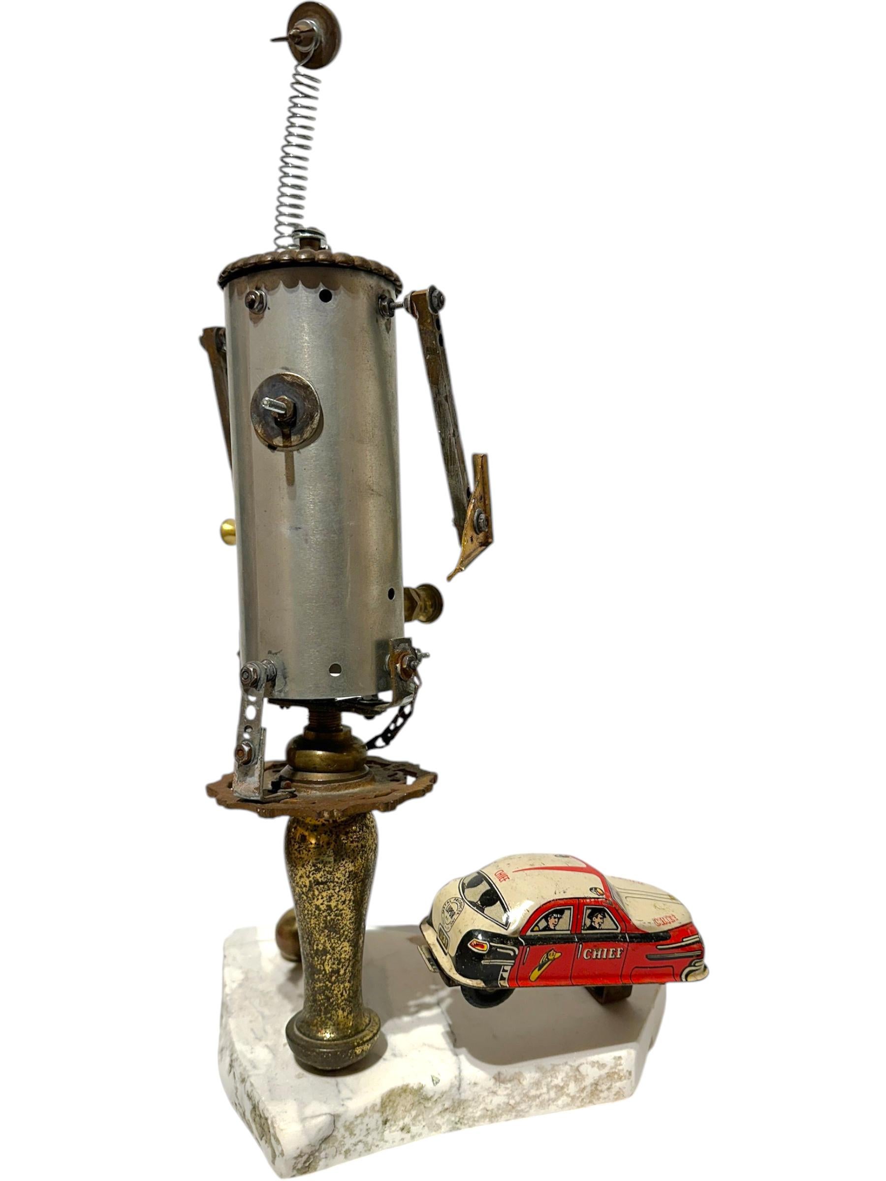 XXI secolo e contemporaneo Robot 2, scultura di oggetti trovati con parti di giocattoli iconici per bambini in vendita