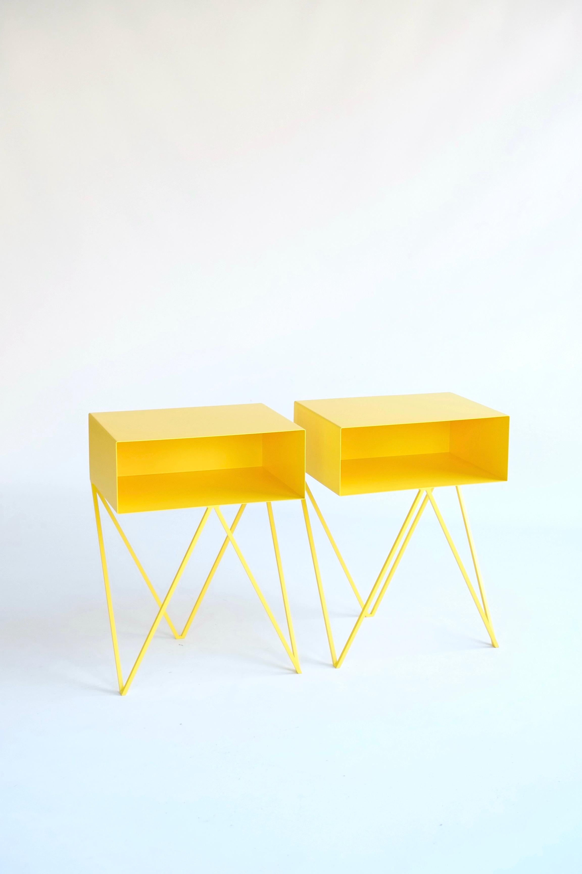 Poudré Table d'appoint / Table de nuit Robot jaune en vente
