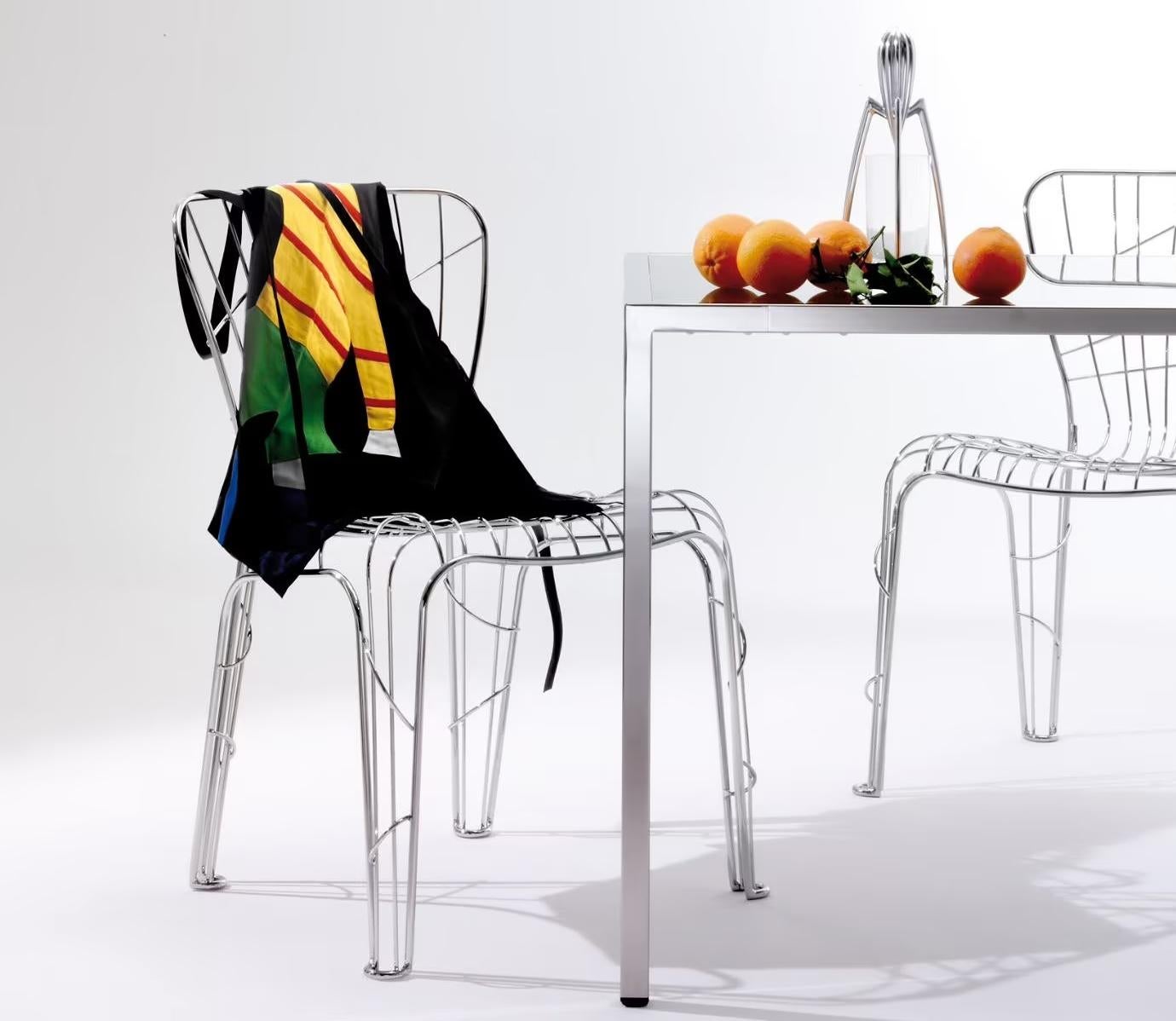 Chaise 'Phalène' des robots - Design by Marc Sadler

La chaise Phalène, conçue par Marc Sadler pour Robots, est un siège contemporain saisissant qui allie l'élégance sculpturale à la maîtrise technique. Son nom - qui signifie papillon de nuit en