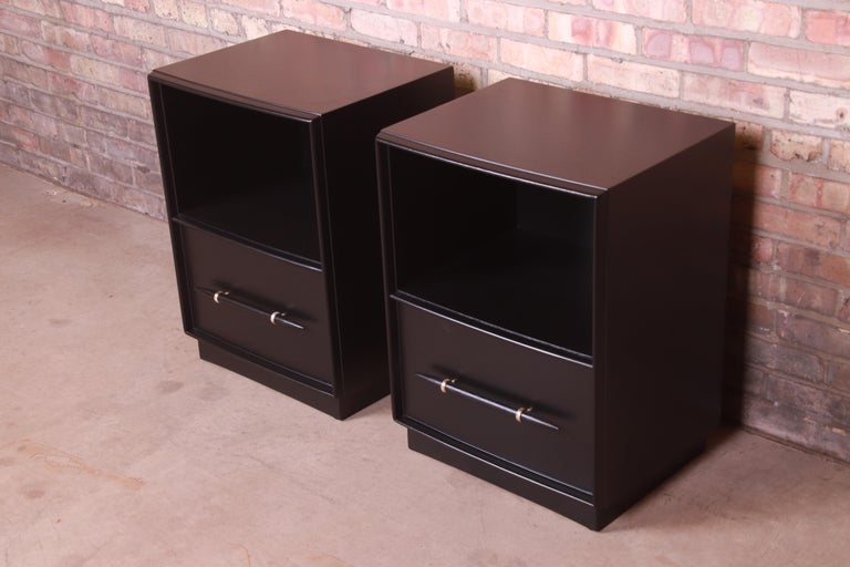 Mid-Century Modern Robsjohn-Gibbings for Widdicomb Black Lacquered Nightstands, Newly Refinished For Sale