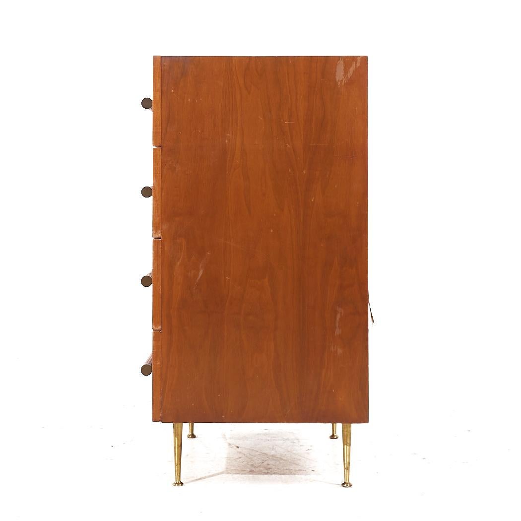 Sbiancato Robsjohn Gibbings per Widdicomb MCM Comò Highboy in mogano sbiancato e canna d'ottone in vendita