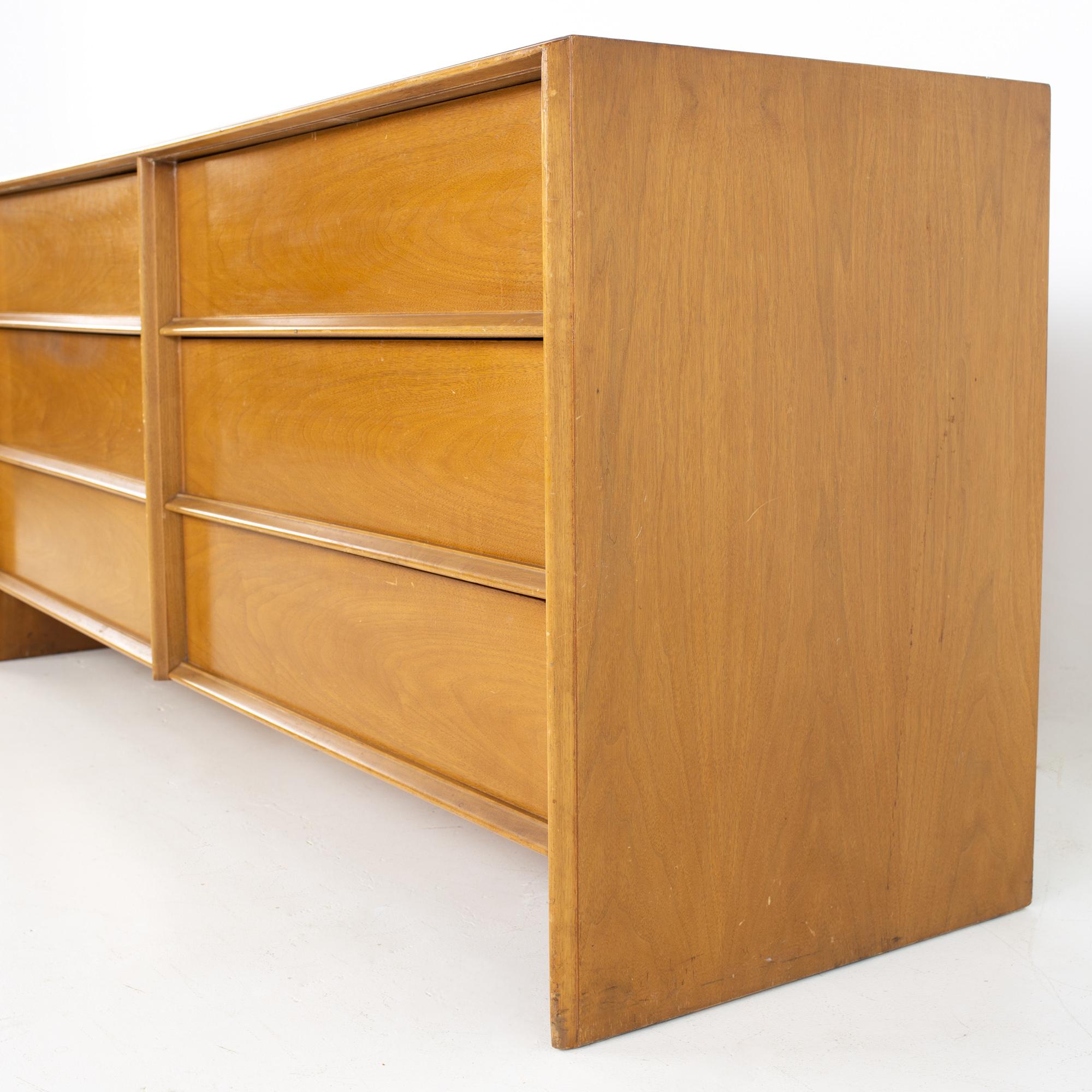 Robsjohn Gibbings for Widdicomb Mid Century Blonde Lowboy Dresser In Good Condition In Countryside, IL
