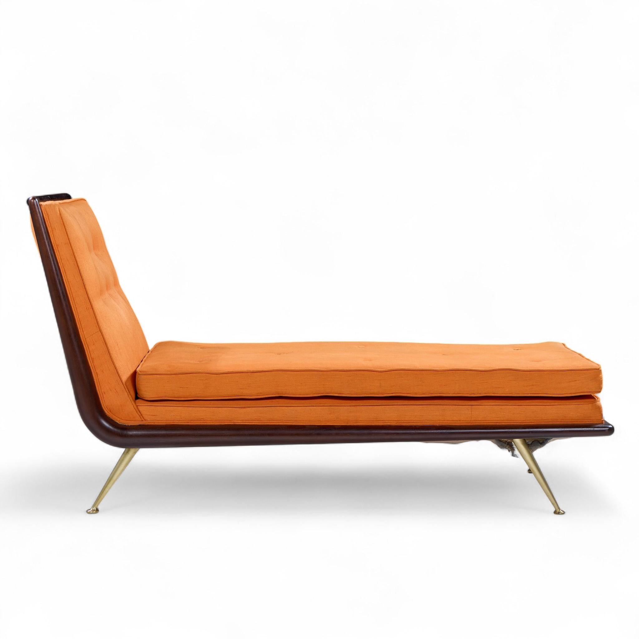 Robsjohn Gibbings per Widdicomb Sedia a sdraio in ottone e mogano del metà del secolo scorso in vendita 1