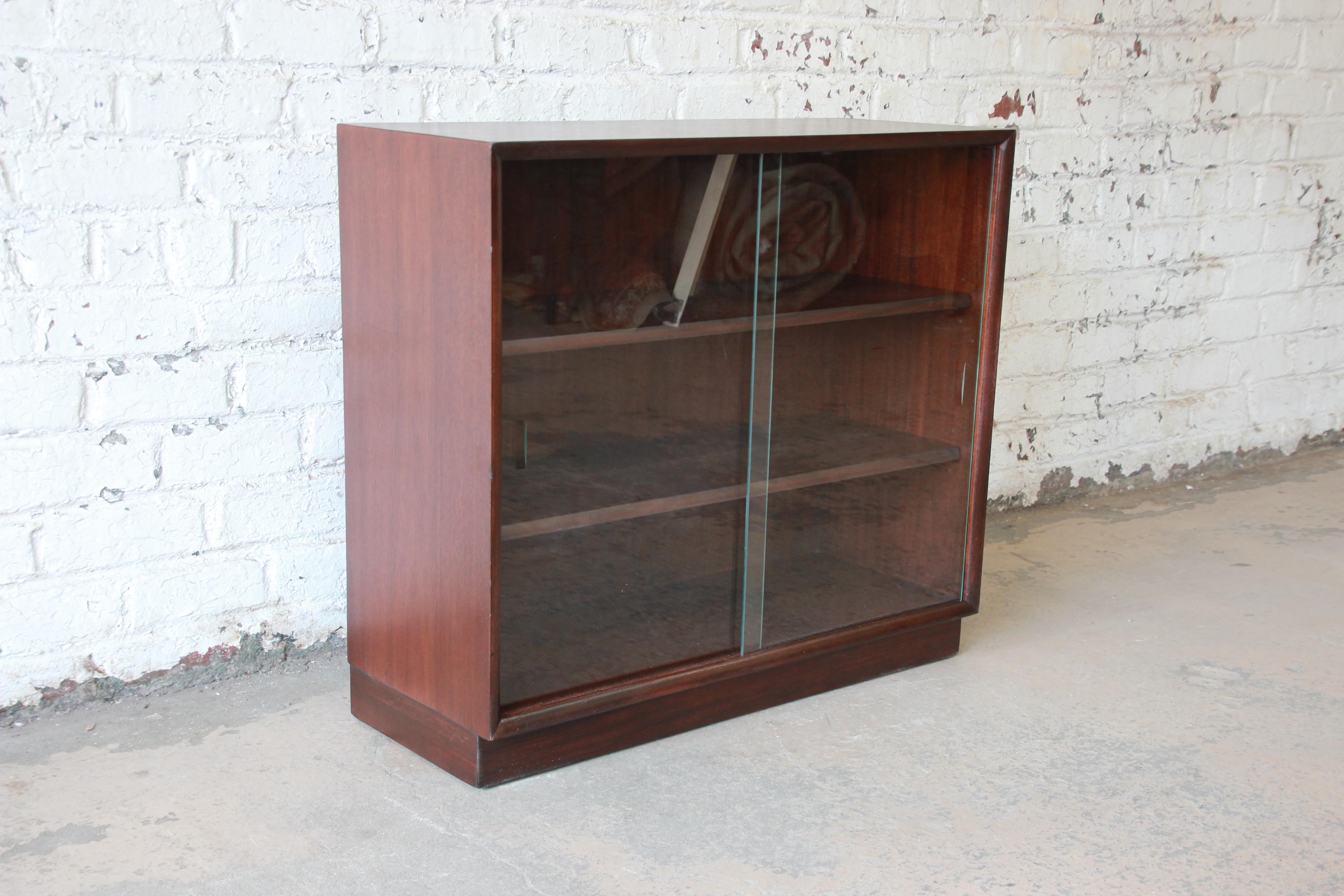 Robsjohn-Gibbings for Widdicomb Mid-Century Modern Glass Front Bookcase, 1951 In Good Condition In South Bend, IN