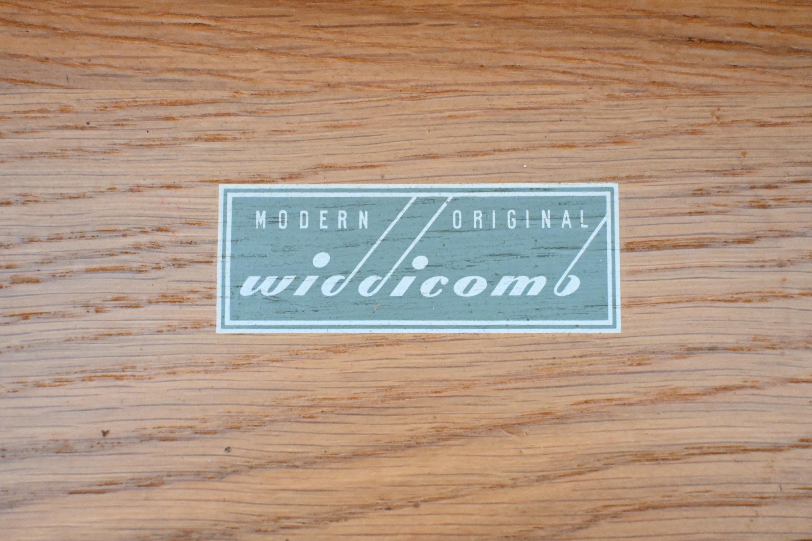 Robsjohn Gibbings for Widdicomb Mid-Century Modern Nightstands, a Pair For Sale 9