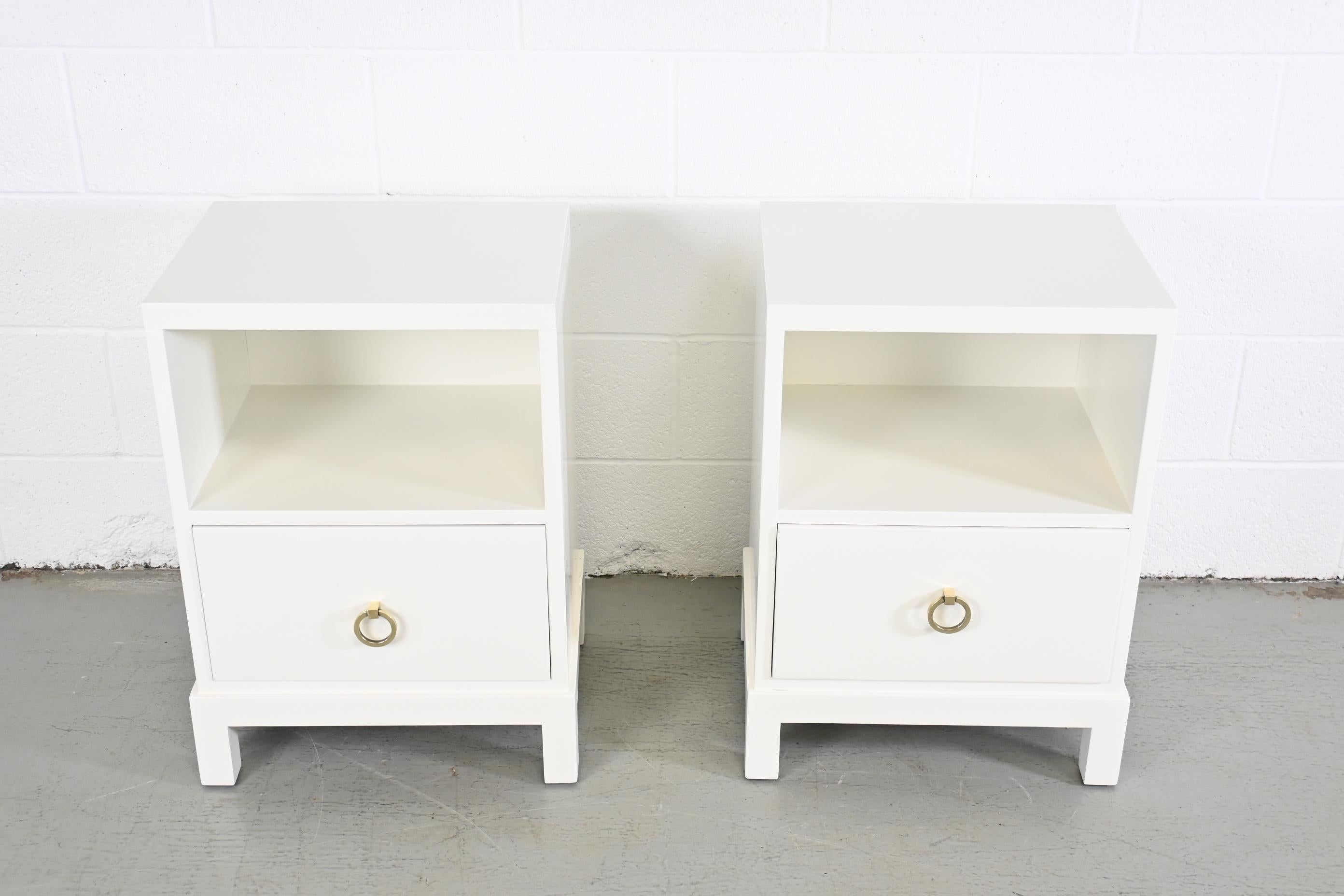 Robsjohn Gibbings for Widdicomb Mid-Century Modern Nightstands, a Pair In Excellent Condition For Sale In Morgan, UT