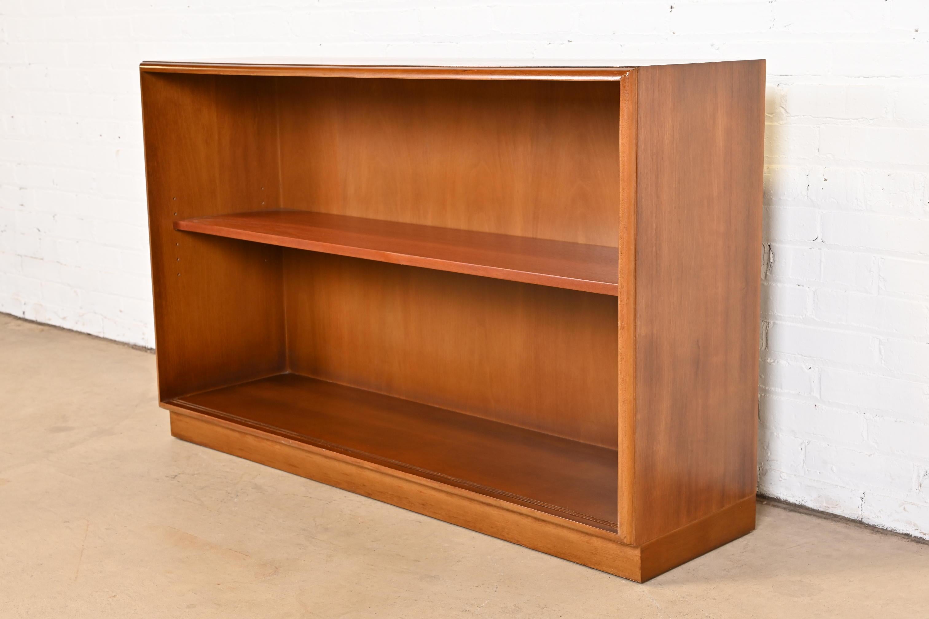 Robsjohn-Gibbings for Widdicomb Mid-Century Modern Walnut Bookcase, 1950 In Good Condition In South Bend, IN