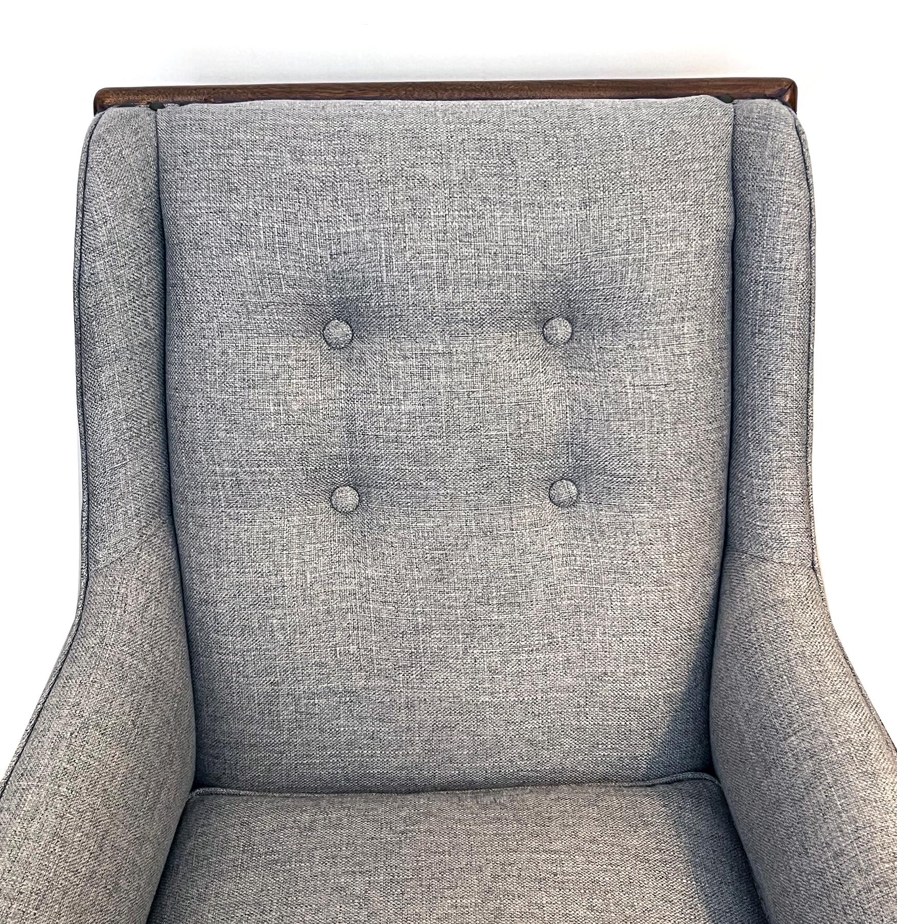 Robsjohn Gibbings für Widdicomb Moderner Loungesessel aus Nussbaumholz aus der Mitte des Jahrhunderts (Mitte des 20. Jahrhunderts) im Angebot