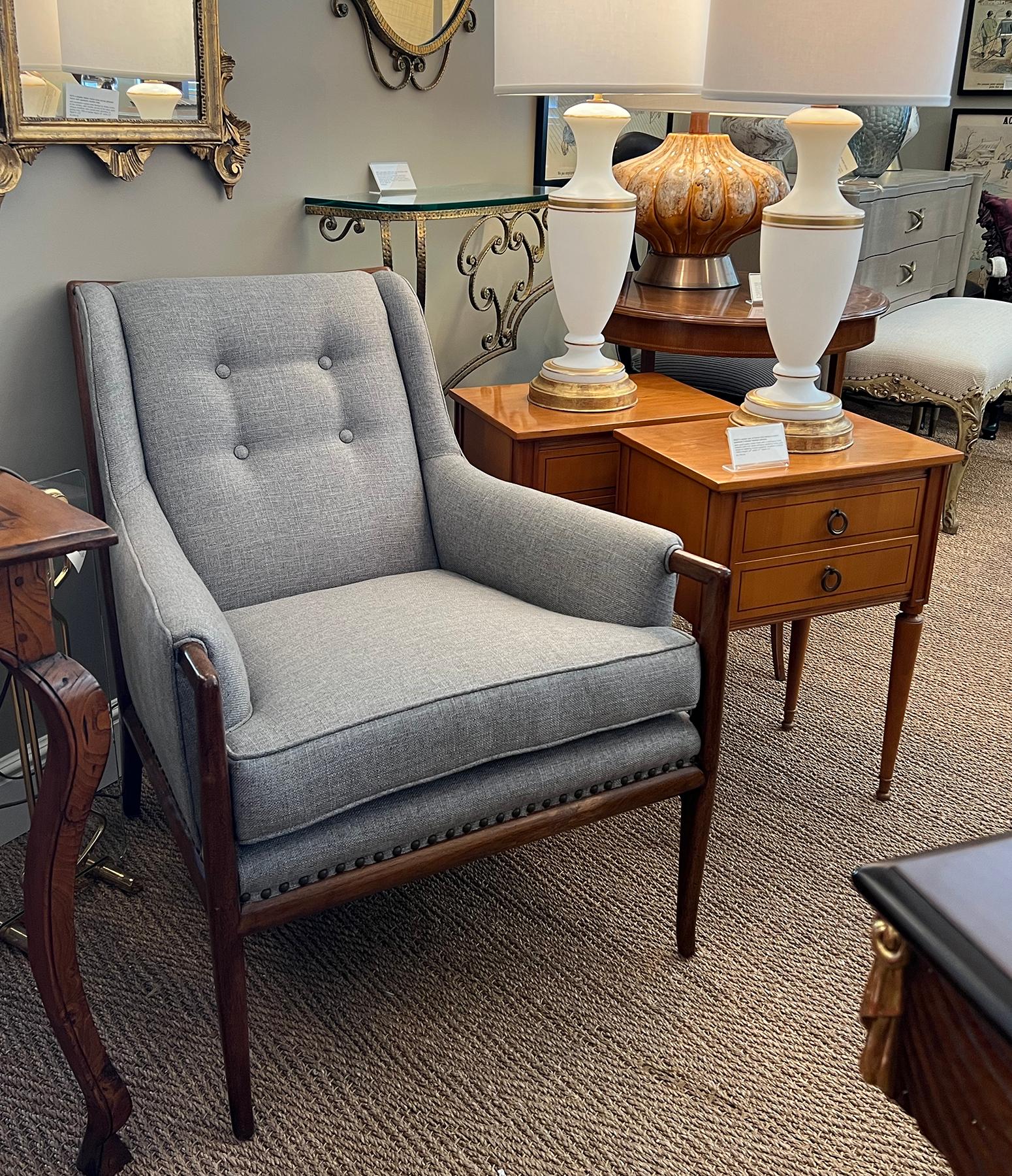 Robsjohn Gibbings für Widdicomb Moderner Loungesessel aus Nussbaumholz aus der Mitte des Jahrhunderts im Angebot 1