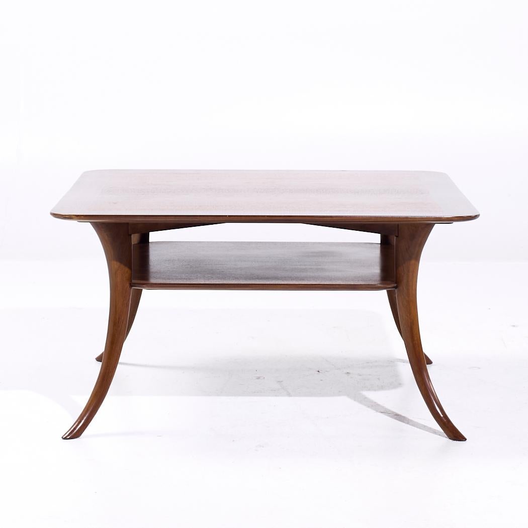 Robsjohn Gibbings for Widdicomb Mid Century Sabre Leg Mahogany Coffee Table (table basse en acajou à pied de sabre)

Cette table basse mesure : 32 de large x 32 de profond x 17 de haut

Nous prenons nos photos dans un studio à éclairage contrôlé