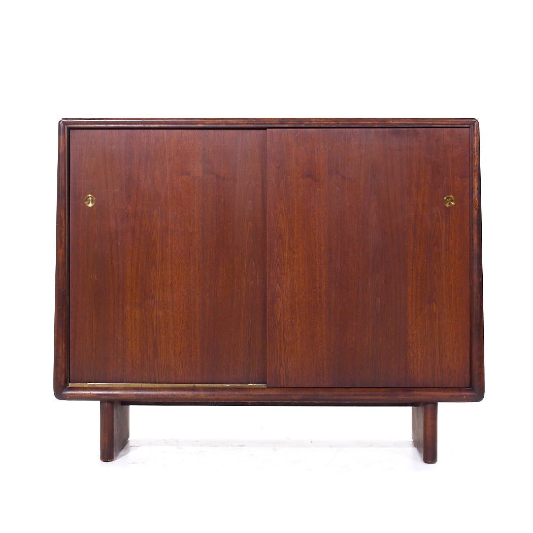 Robsjohn Gibbings for Widdicomb Mid Century Sliding Door Cabinet Credenza

This credenza measures: 53 wide x 19 deep x 42.75 inches high

zdi