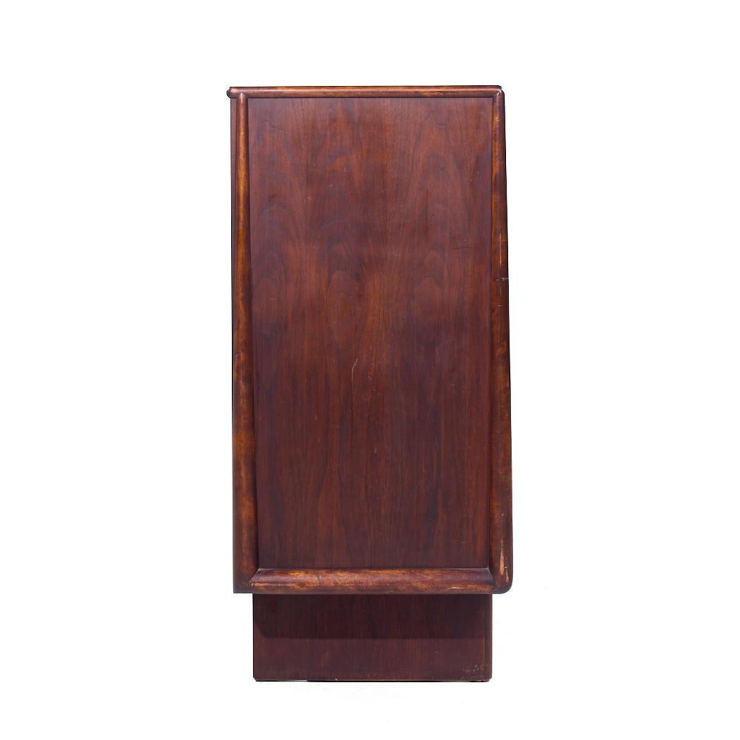 Robsjohn Gibbings for Widdicomb Mid Century Sliding Door Cabinet Credenza In Good Condition For Sale In Countryside, IL