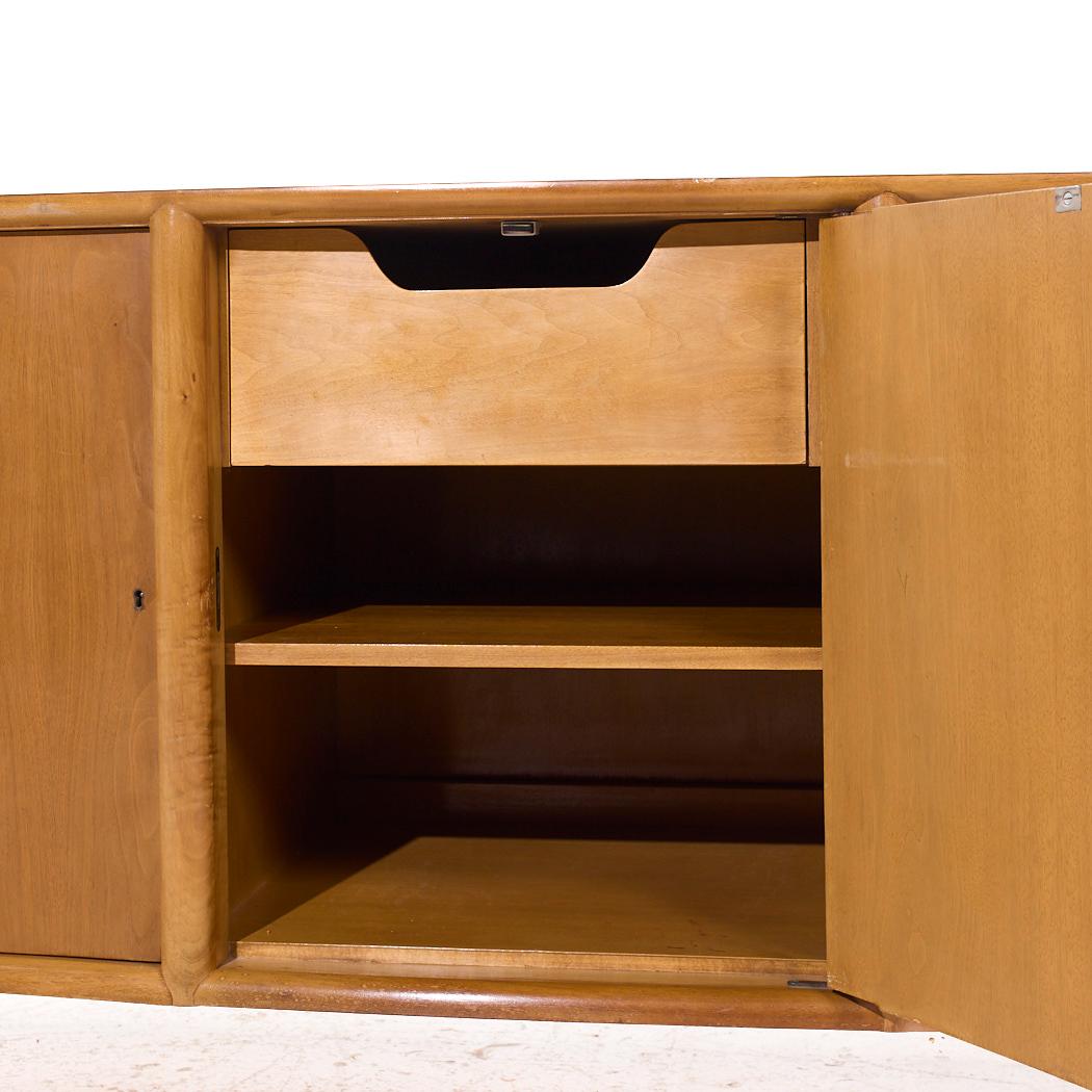 Credenza in noce di Robsjohn Gibbings per Widdicomb, metà del secolo scorso in vendita 2