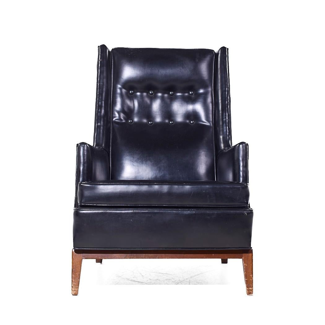 Robsjohn Gibbings für Widdicomb Mid Century Nussbaum Hochlehner Sessel

Dieser Loungesessel misst: 26,25 breit x 32 tief x 37 hoch, mit einer Sitzhöhe von 16,5 und Armhöhe/Stuhlabstand 21,75 Zoll

Wir machen unsere Fotos in einem Studio mit
