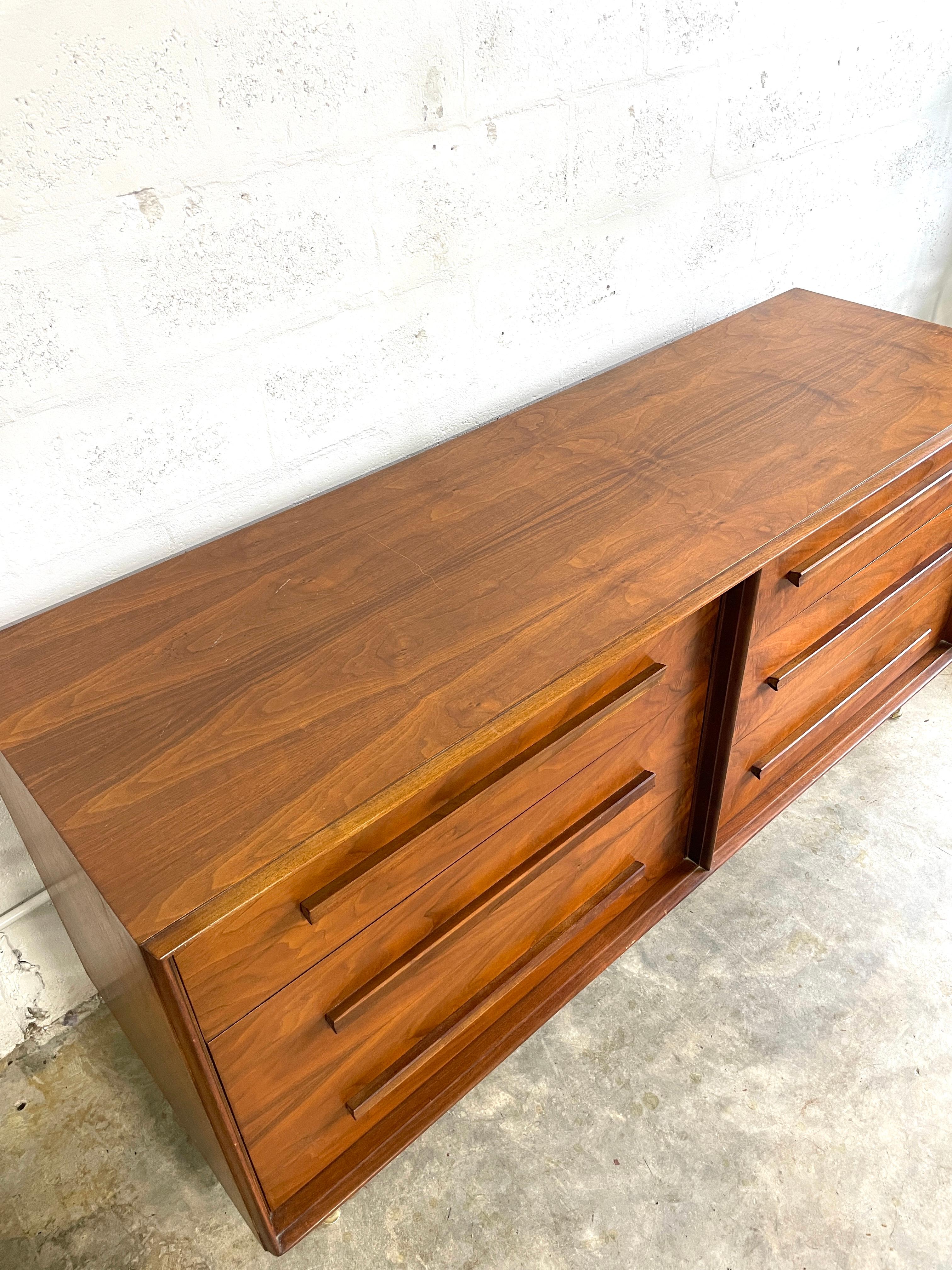 Robsjohn-Gibbings for Widdicomb Walnut Dresser with Brass Legs In Good Condition In Fort Lauderdale, FL