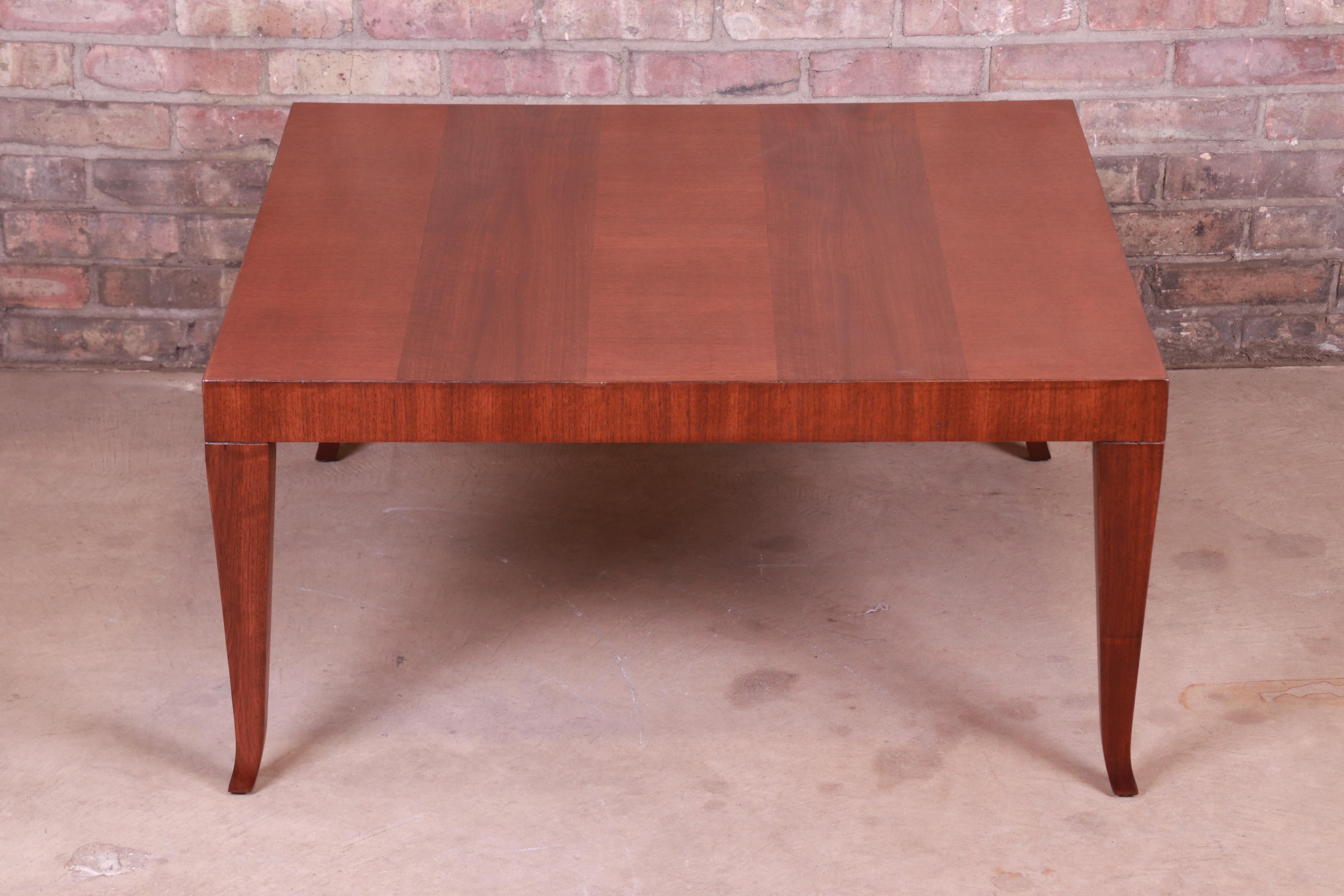 An exceptional Mid-Century Modern walnut saber leg coffee or cocktail table

By T.H. Robsjohn-Gibbings for Widdicomb

USA, 1950s

Measures: 34
