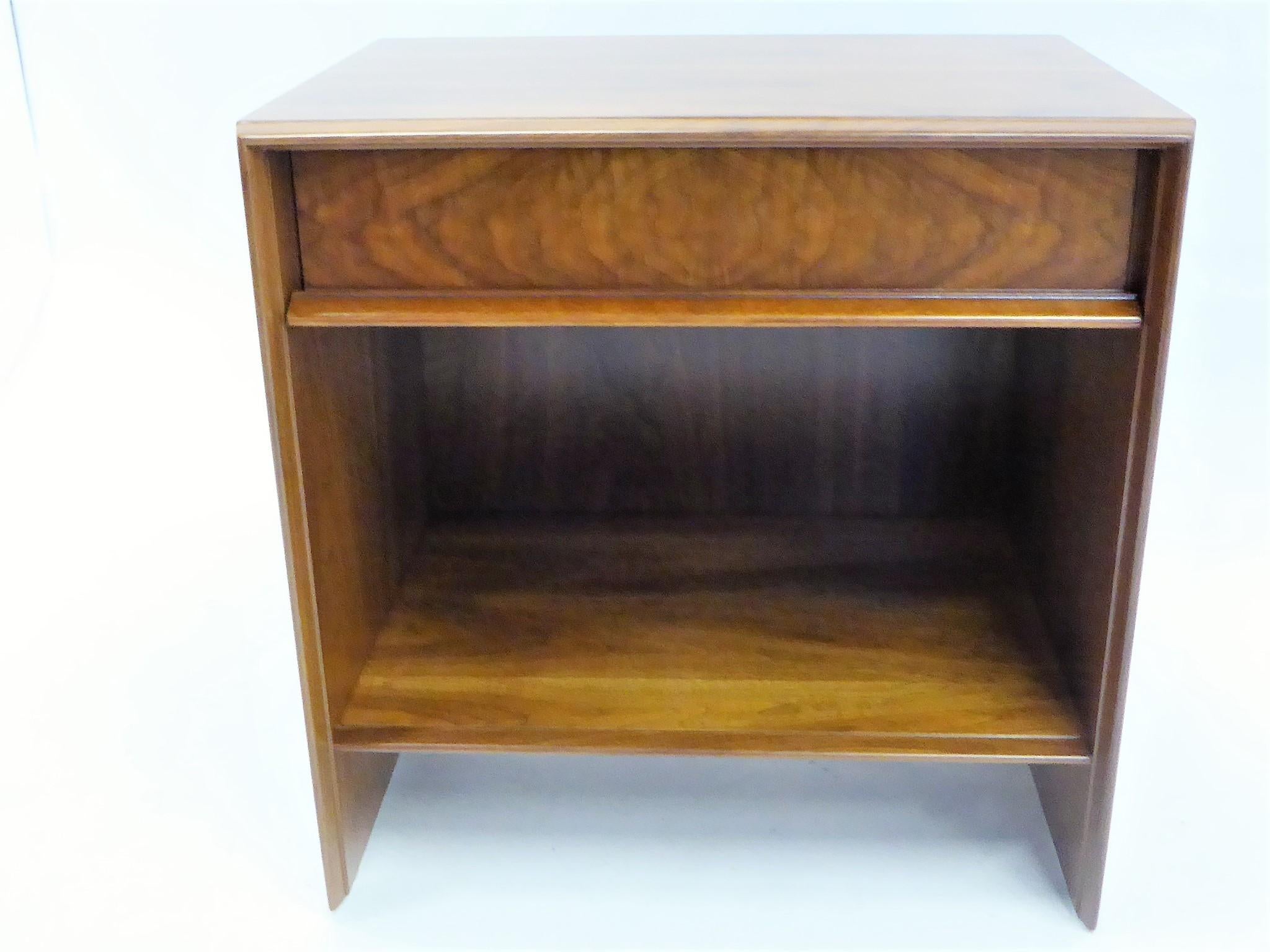 Robsjohn-Gibbings Single Drawer Black Walnut Night Table for Widdicomb In Good Condition In Miami, FL