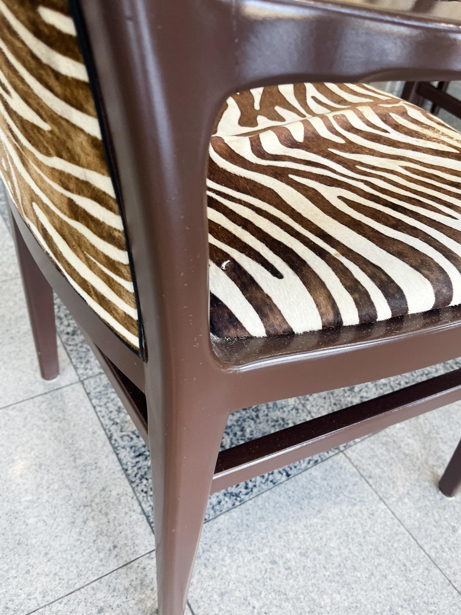 Chaises de salle à manger à imprimé zébré de style Robsjohn-Gibbings - Un ensemble de 7 en vente 7