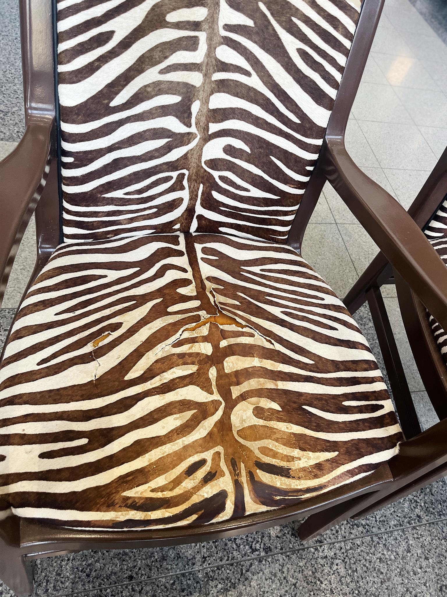 20ième siècle Chaises de salle à manger à imprimé zébré de style Robsjohn-Gibbings - Un ensemble de 7 en vente