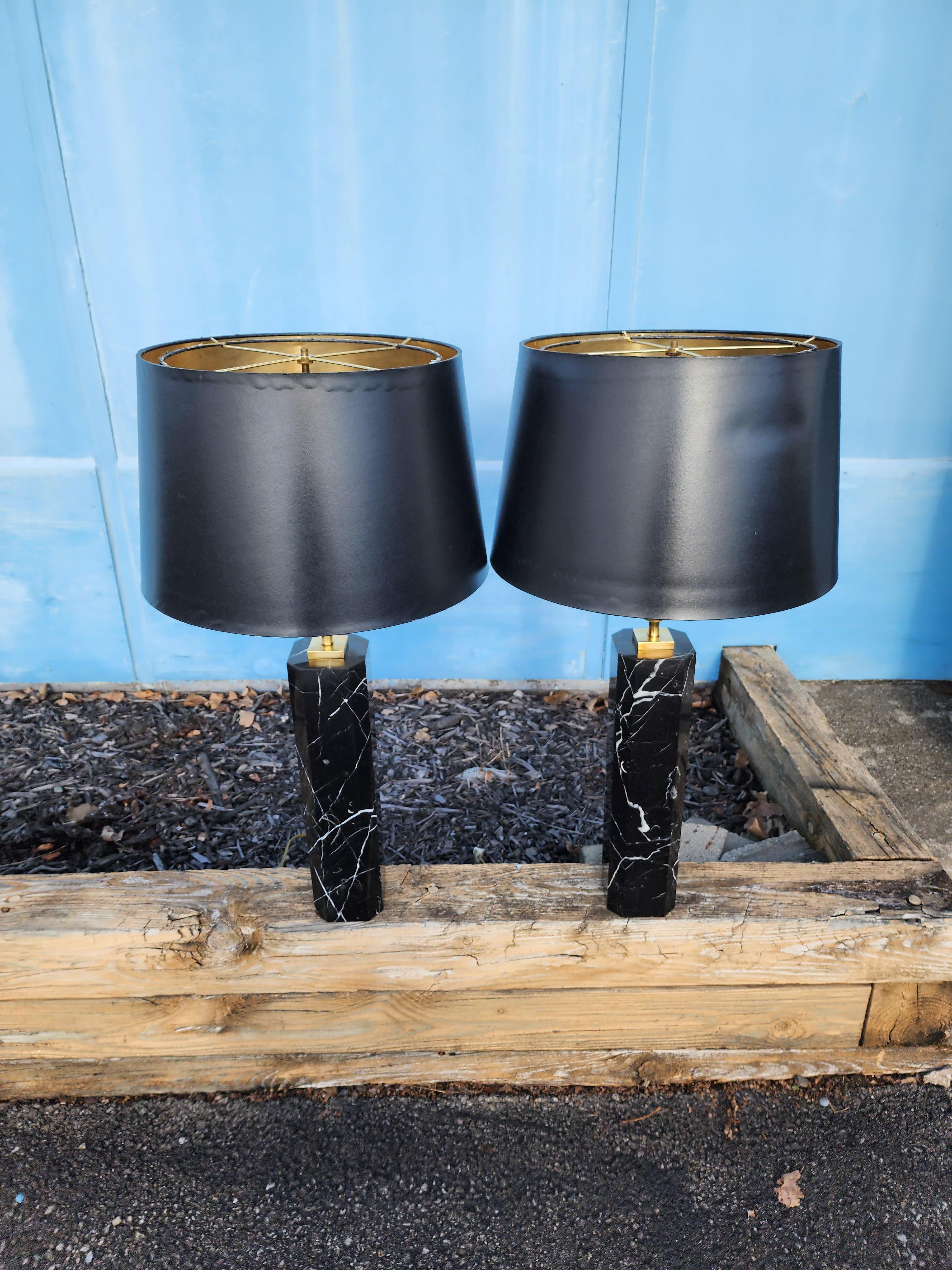 Elegant and rare, not Calacatta marble, pair of octagonal marble lamps, designed by T.H. Robsjohn Gibbings for Hansen, American, circa 1960s. Beautiful black Nero Marqunia marble, original brass hardware and desirable three way rotary switch.
These