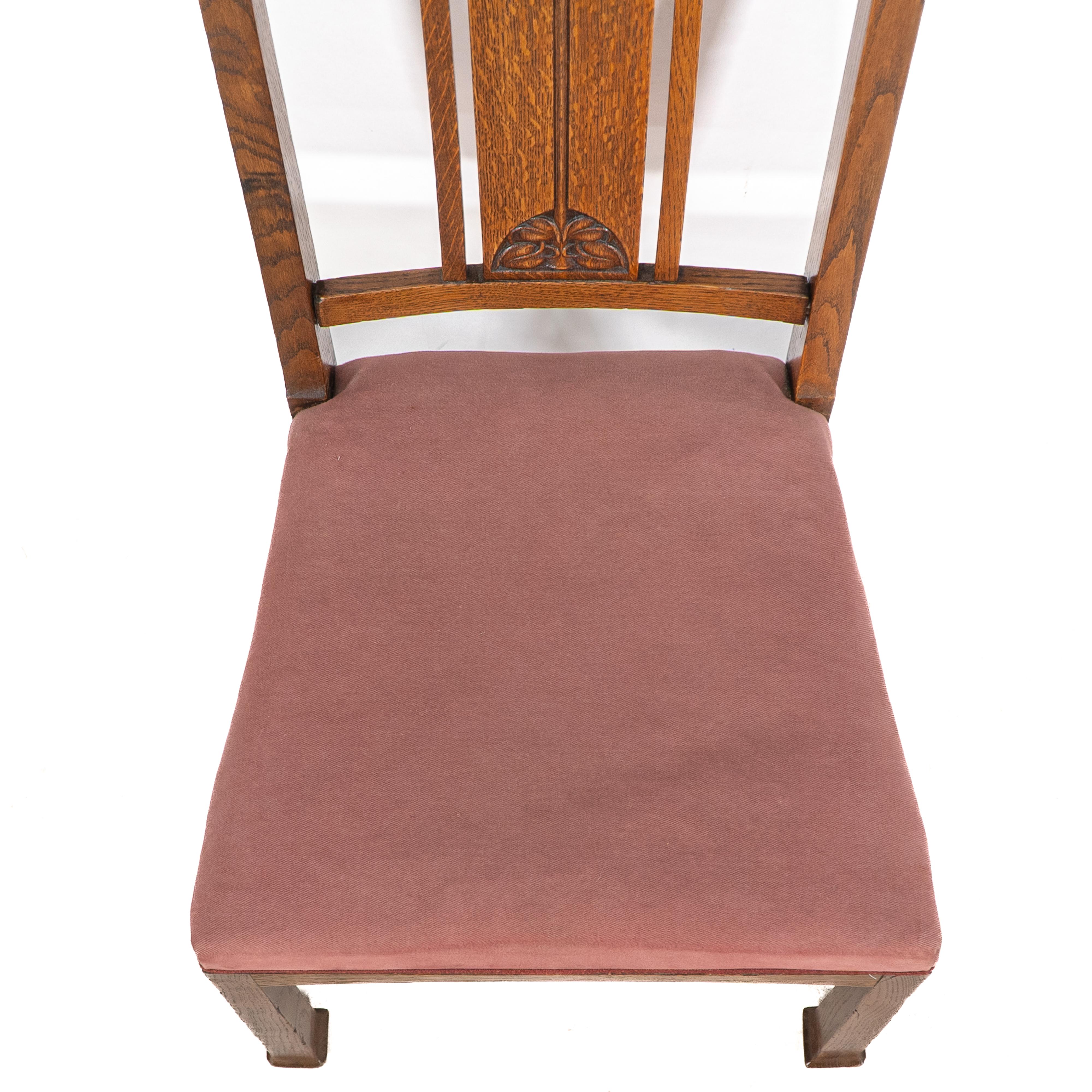 Robson & Sons. Set di 4 sedie da pranzo Arts & Crafts in quercia con schienali floreali intagliati in vendita 6