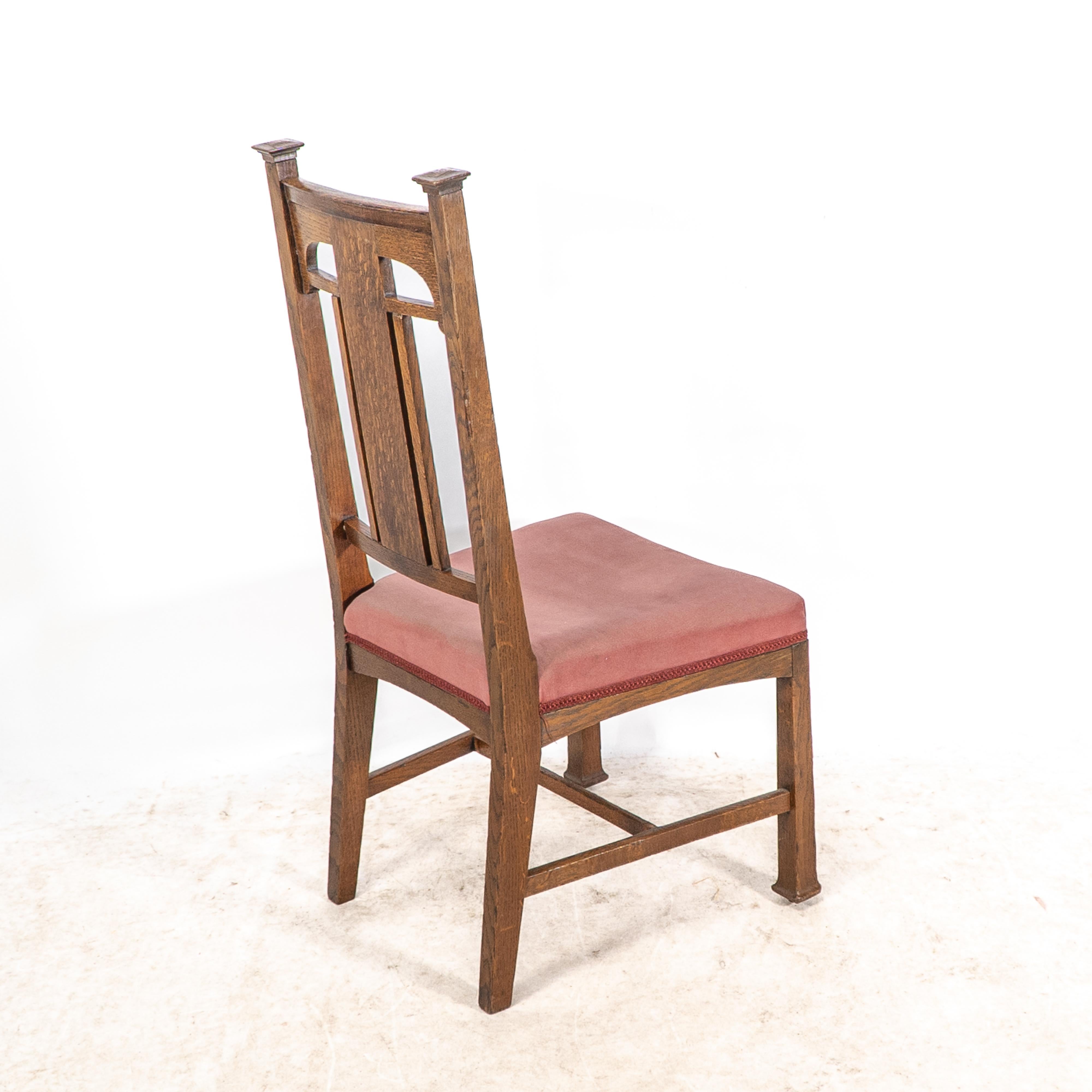 Robson & Sons. Set di 4 sedie da pranzo Arts & Crafts in quercia con schienali floreali intagliati in vendita 10