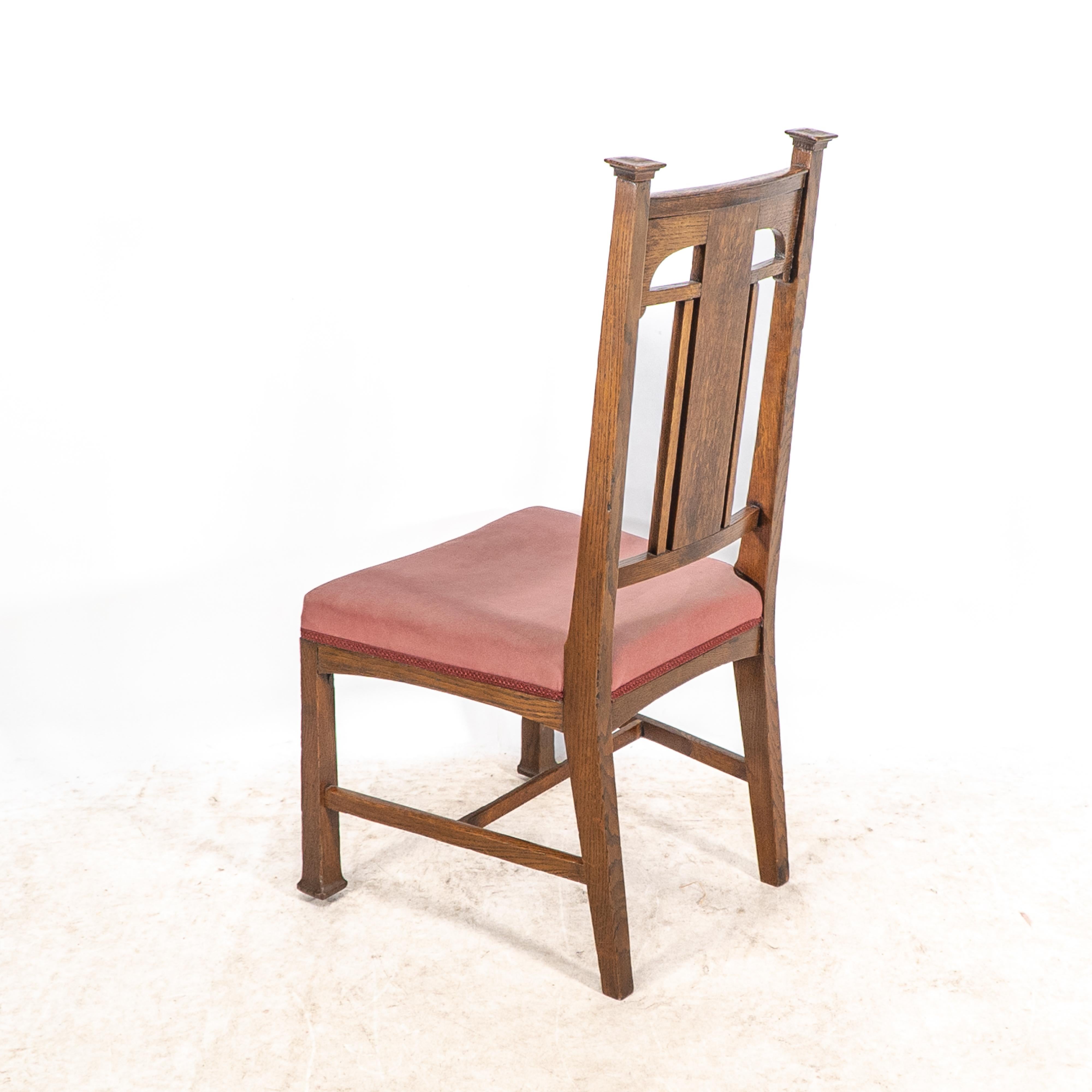 Robson & Sons. Set di 4 sedie da pranzo Arts & Crafts in quercia con schienali floreali intagliati in vendita 12