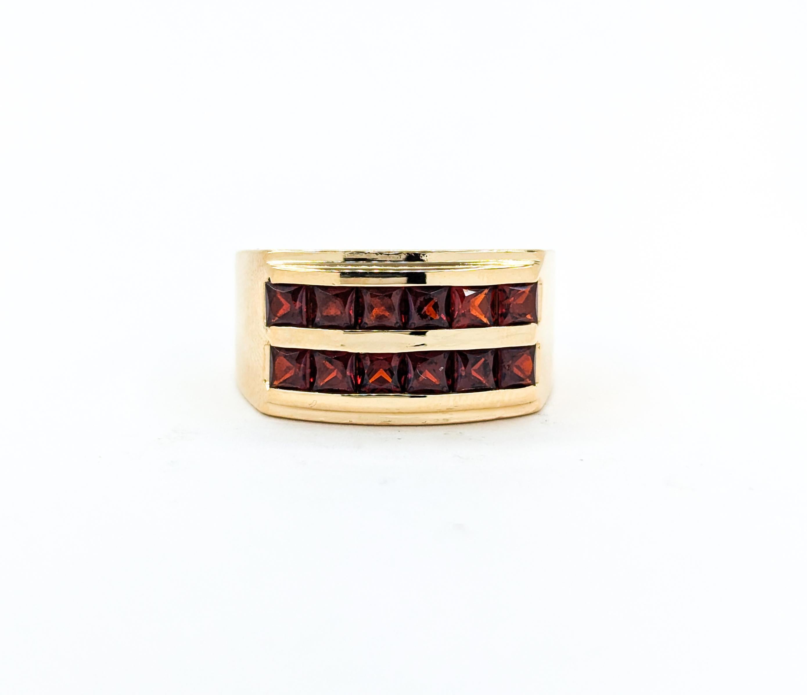 Robuste bague large en or jaune avec grenat de 2,40ctw en vente 6
