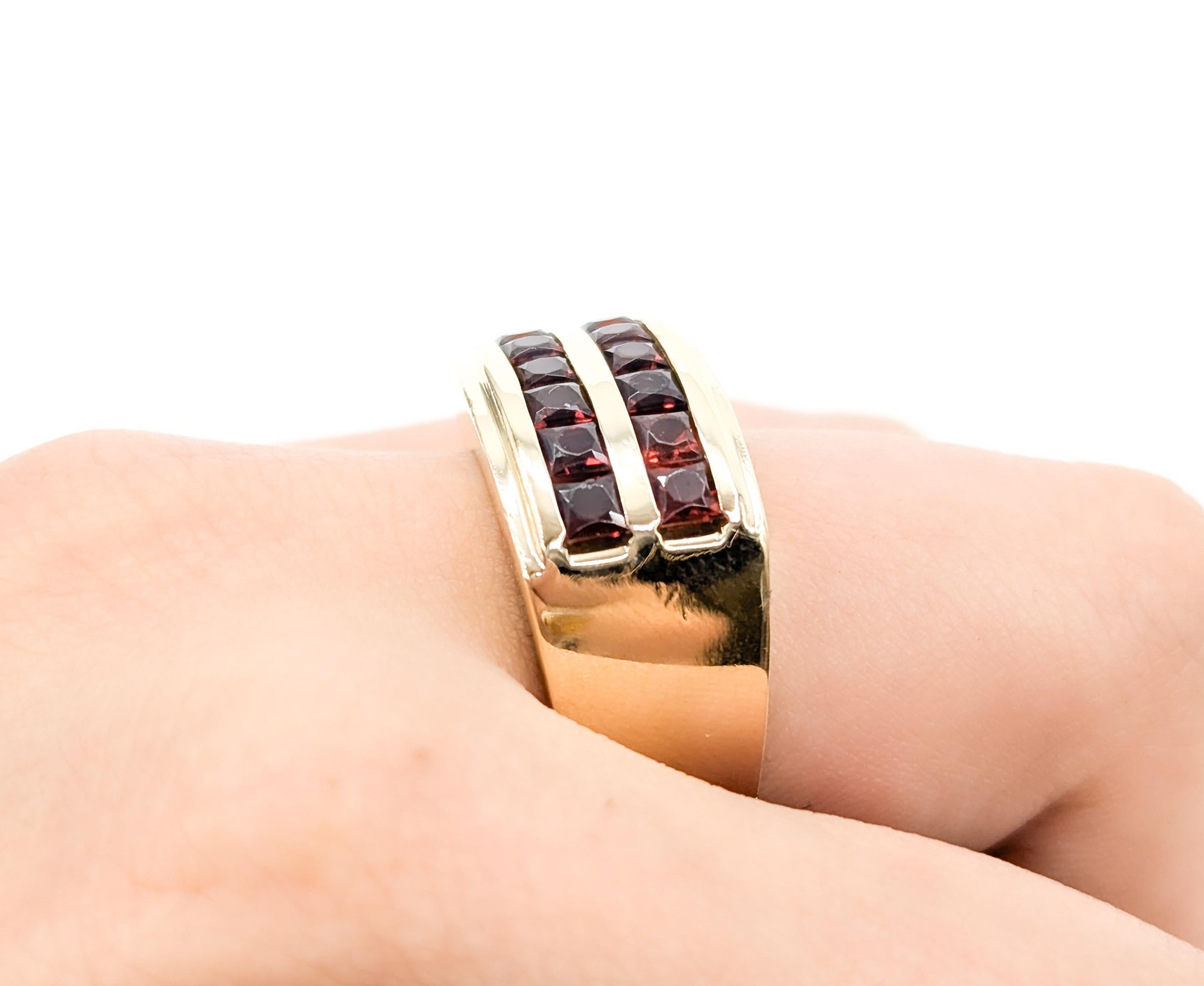Robuste bague large en or jaune avec grenat de 2,40ctw Excellent état - En vente à Bloomington, MN
