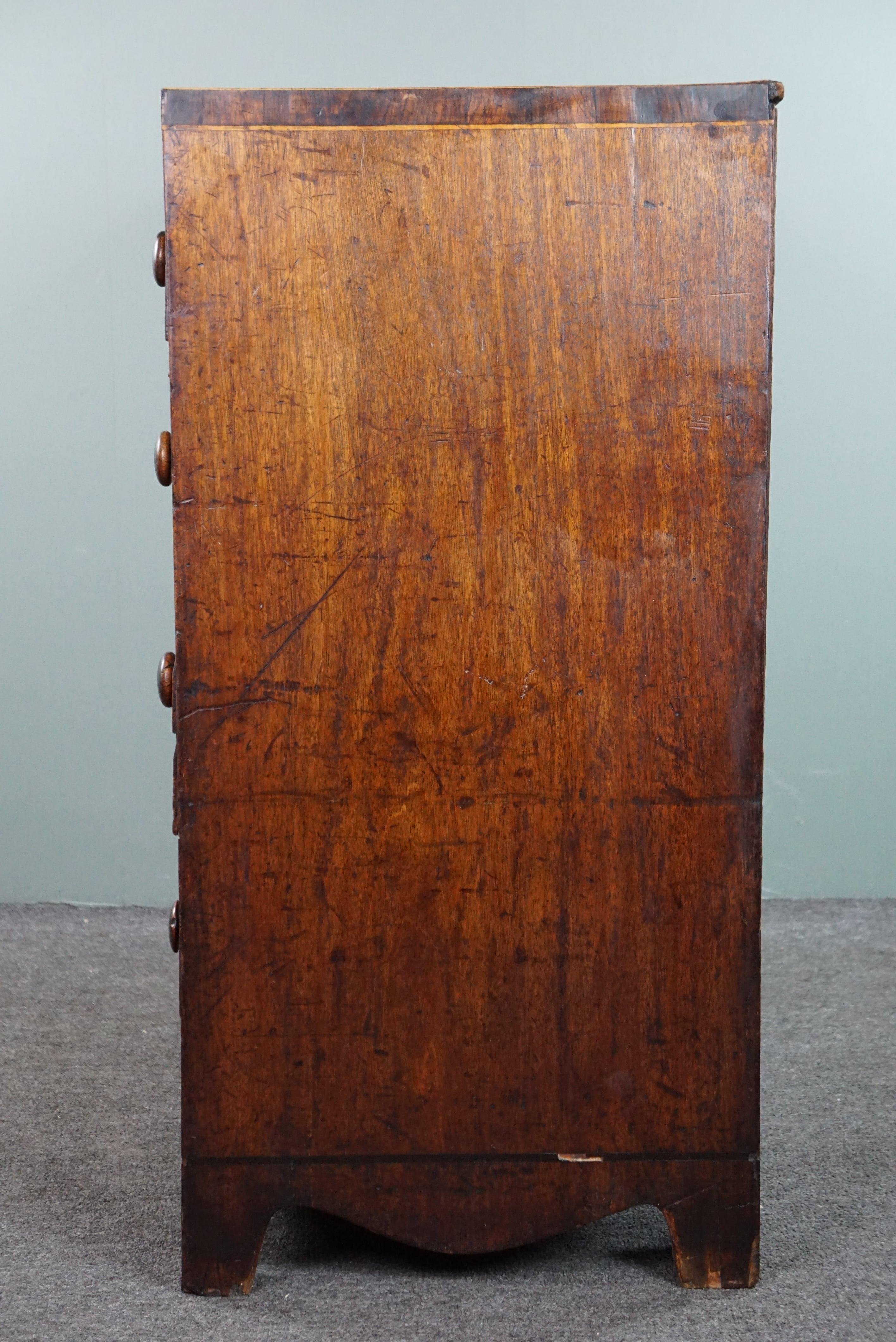 Commode anglaise antique de 5 tiroirs du milieu du 19e siècle en vente 1