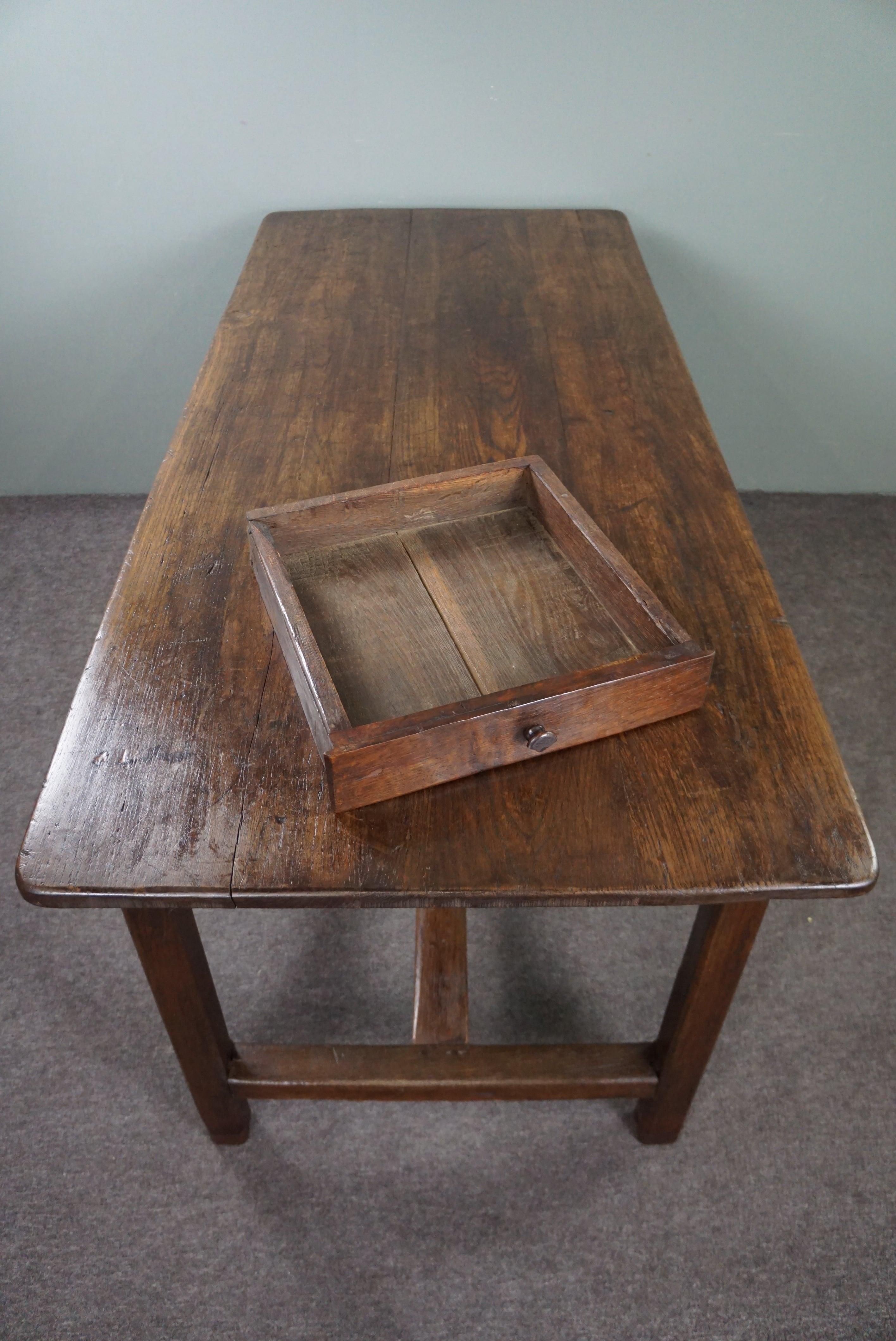 Robust antique French dining table made of oakwood, early 19th century For Sale 5