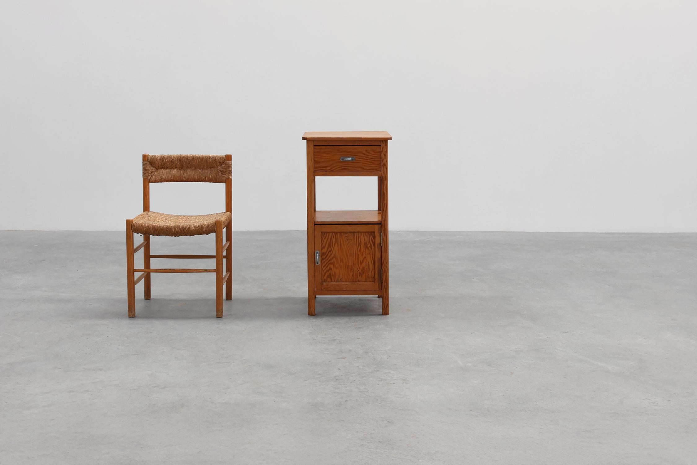 Francese Robusto comodino Art Déco in legno di pino, Francia anni '40 in vendita