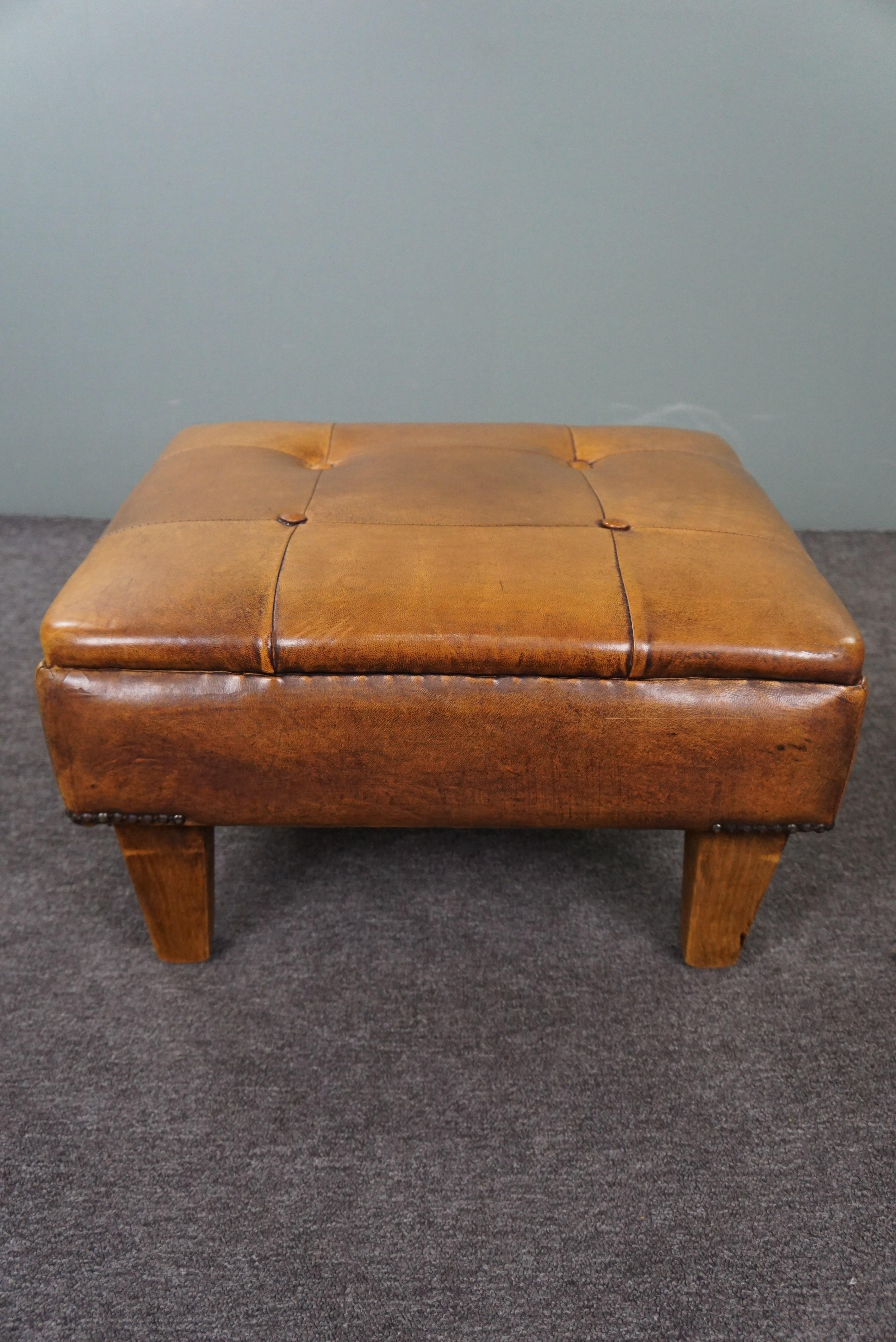 A sheepskin leather ottoman, also known as a hocker, turns your already comfortable armchair into a true relaxation paradise. Resting your feet on this ottoman allows you to further enhance your moment of relaxation. If you don't need it as a