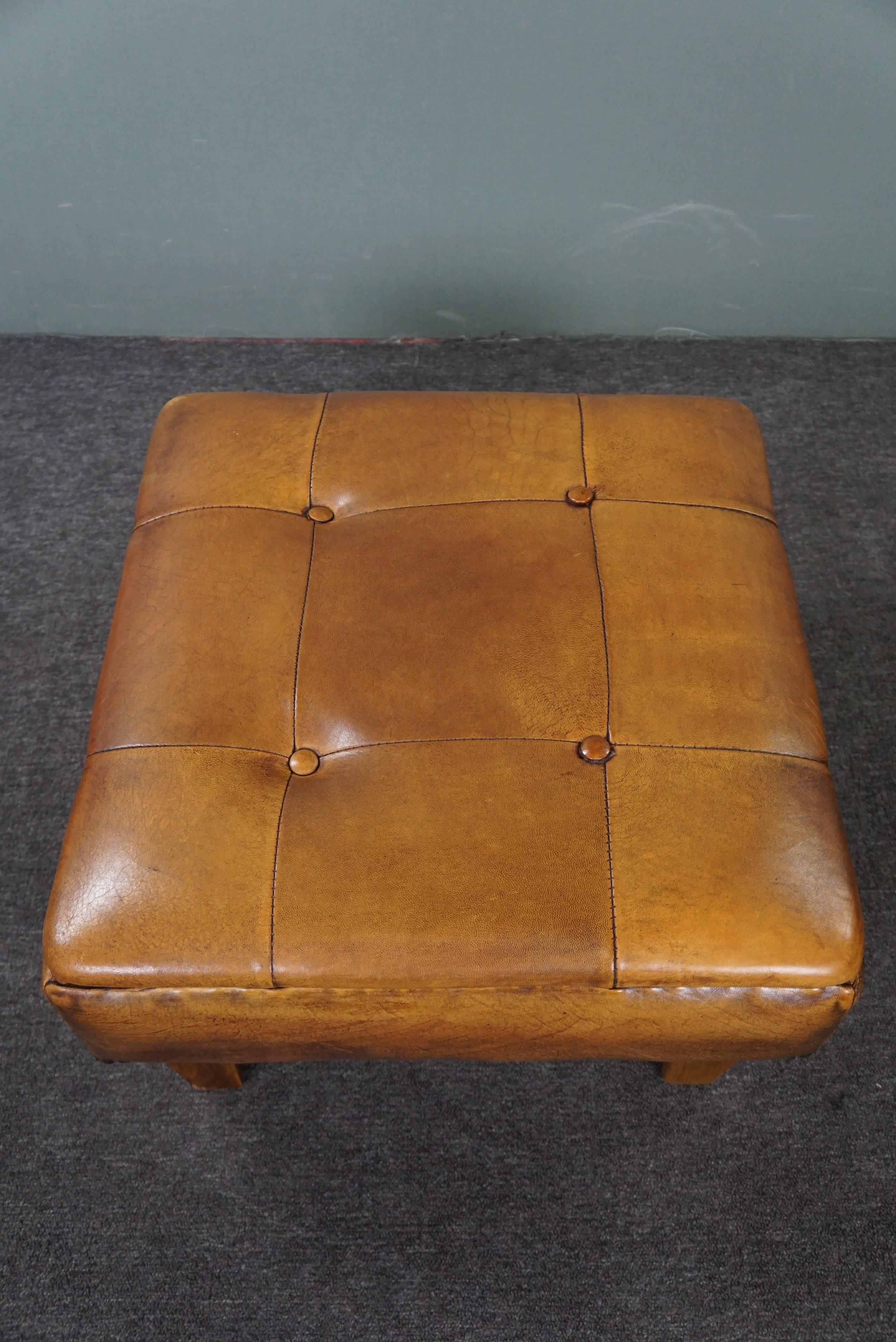 Robust button-tufted sheepskin leather ottoman For Sale 2