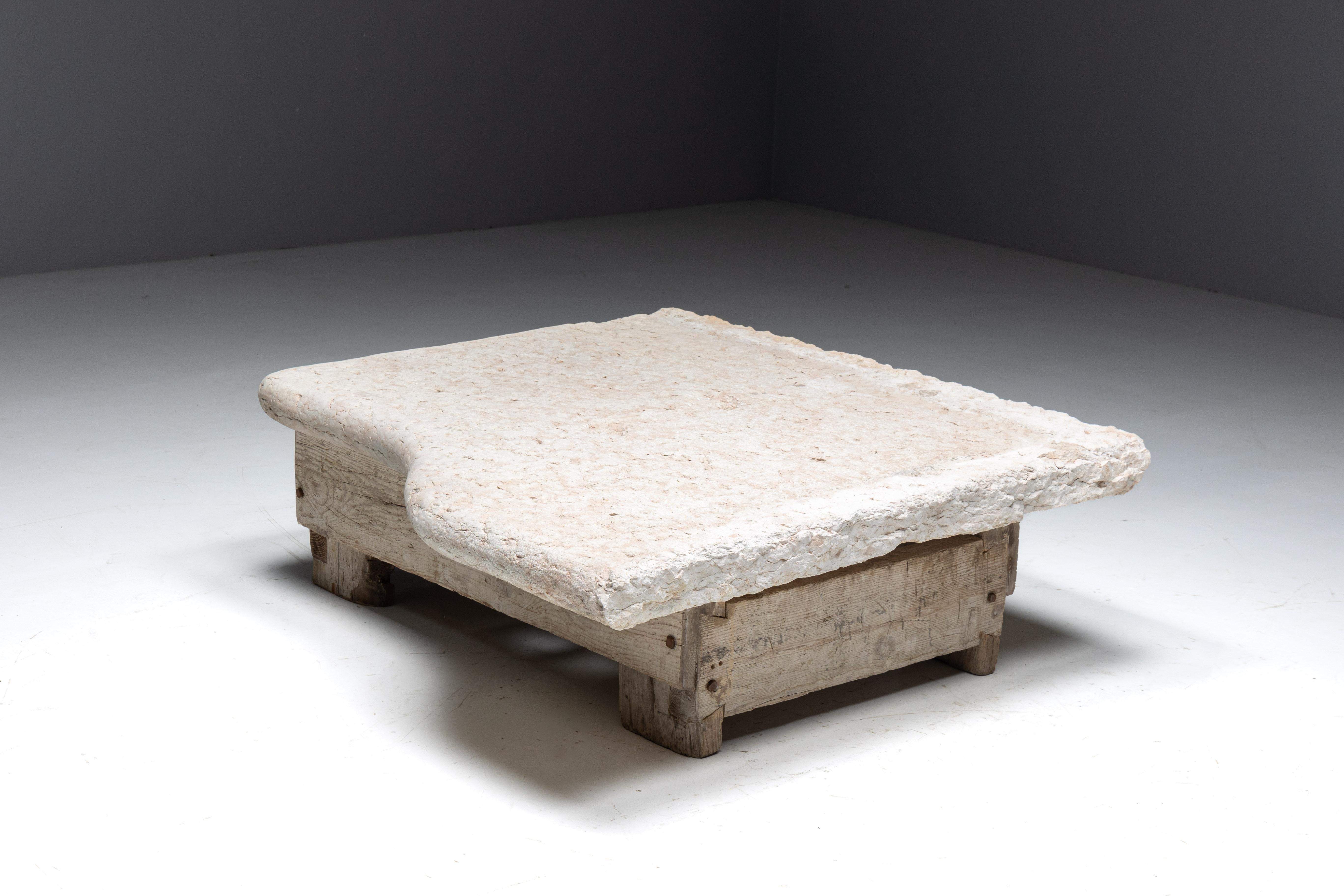 Tables basses robustes en pierre de ferme, Italie, XIXe siècle en vente 4