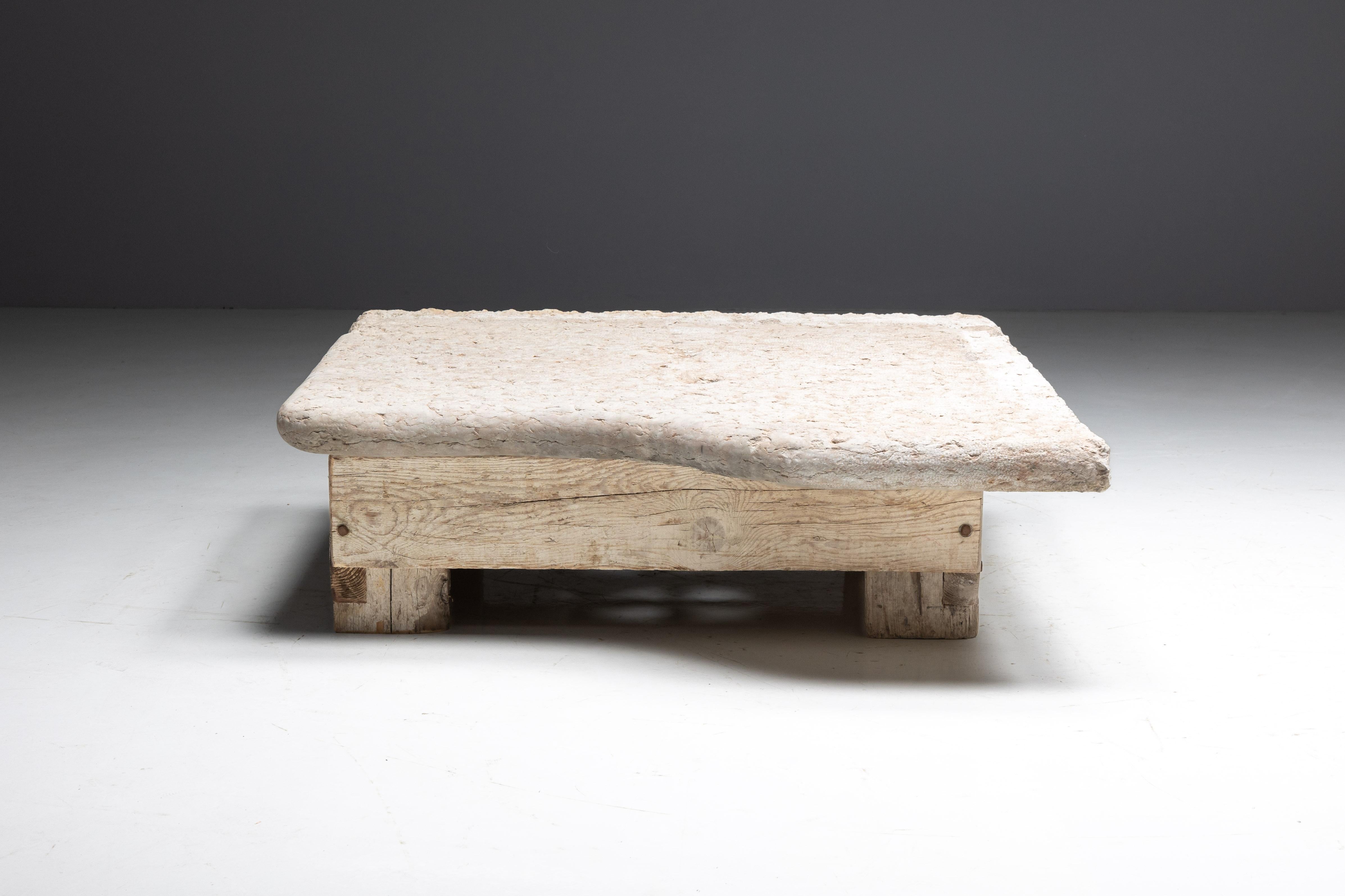 Tables basses robustes en pierre de ferme, Italie, XIXe siècle en vente 5