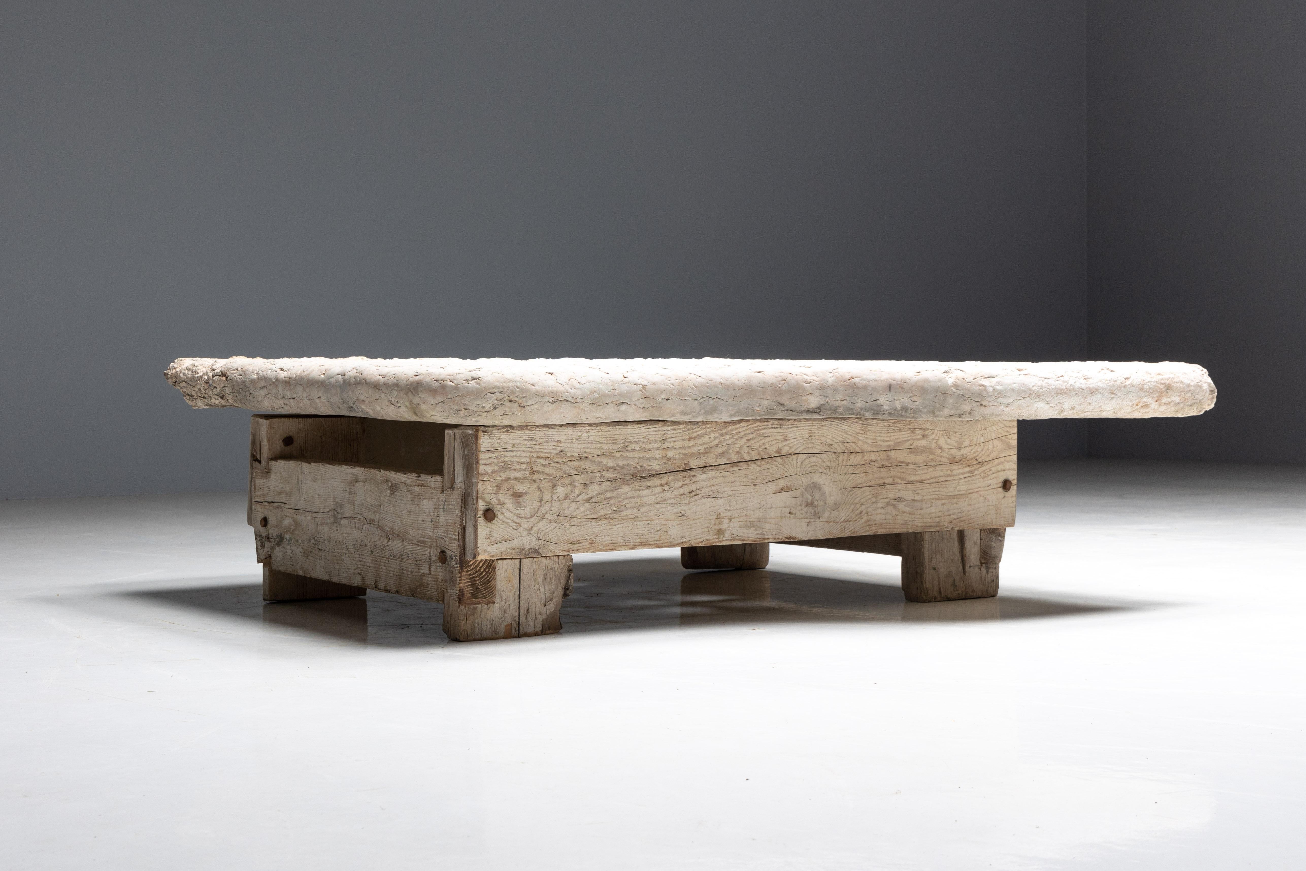 Tables basses robustes en pierre de ferme, Italie, XIXe siècle en vente 6