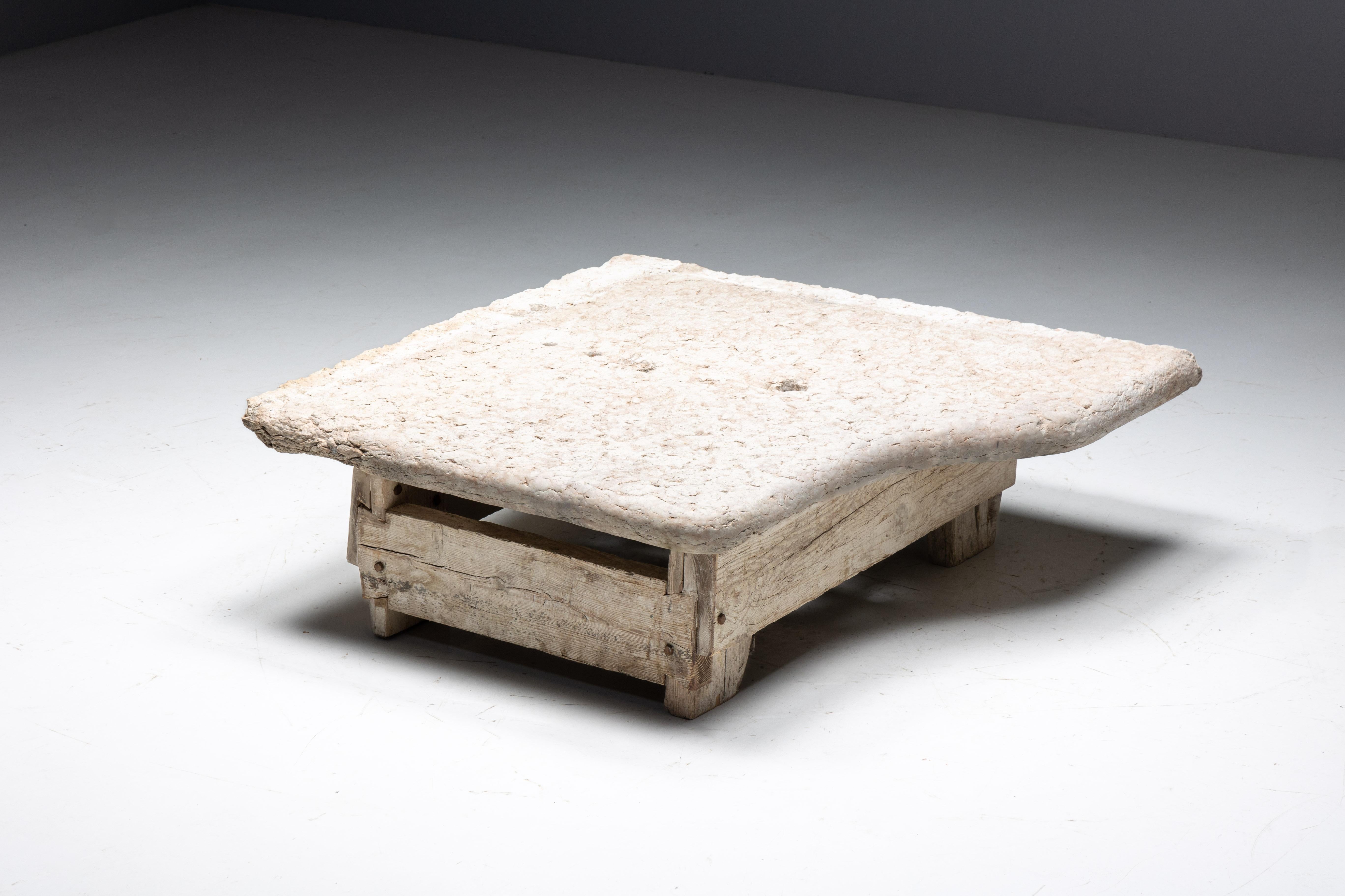 Tables basses robustes en pierre de ferme, Italie, XIXe siècle en vente 7