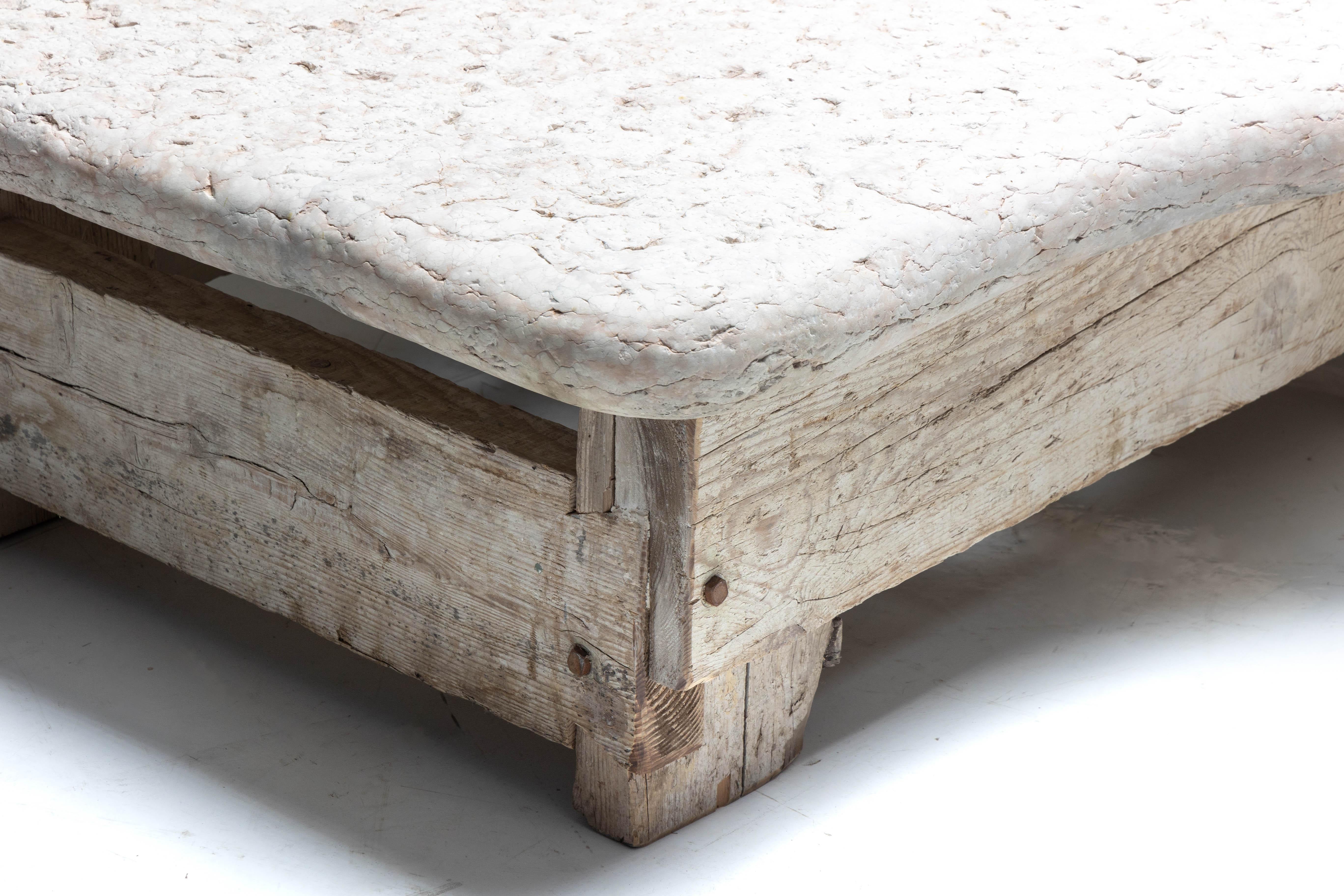 Tables basses robustes en pierre de ferme, Italie, XIXe siècle en vente 8