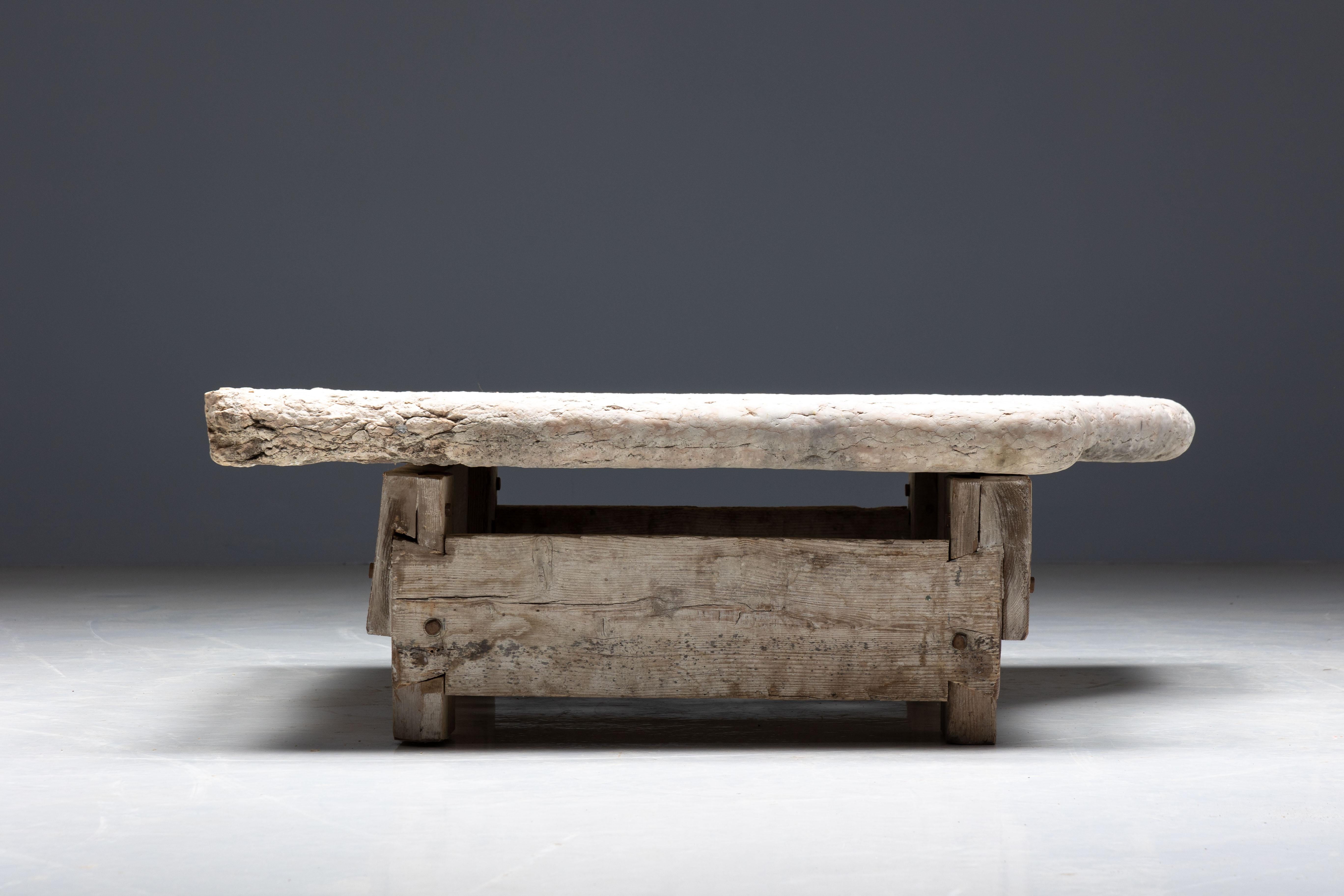 Tables basses robustes en pierre de ferme, Italie, XIXe siècle en vente 10